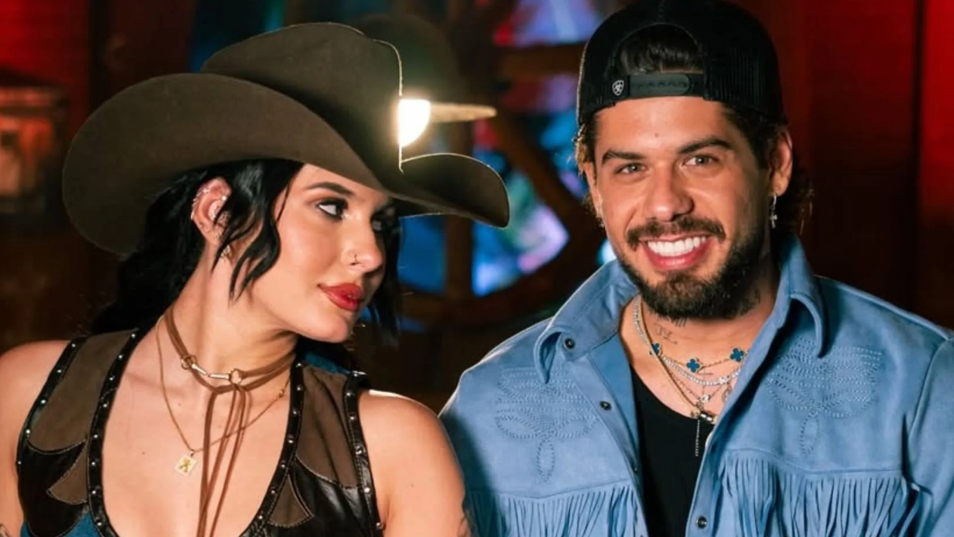Ana Castela e Zé Felipe se divertem após premiação do Multishow