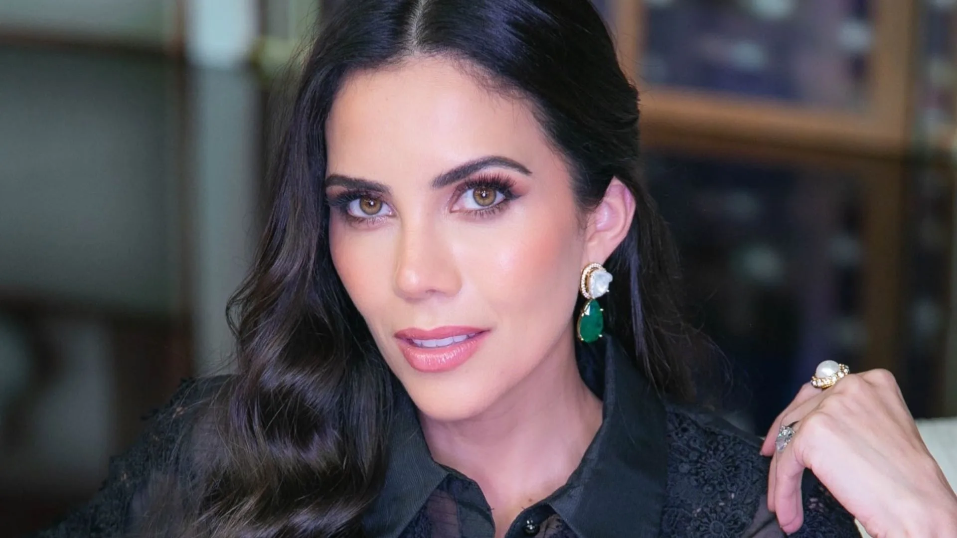 Daniela Albuquerque toca gaita ao vivo e surpreende o público