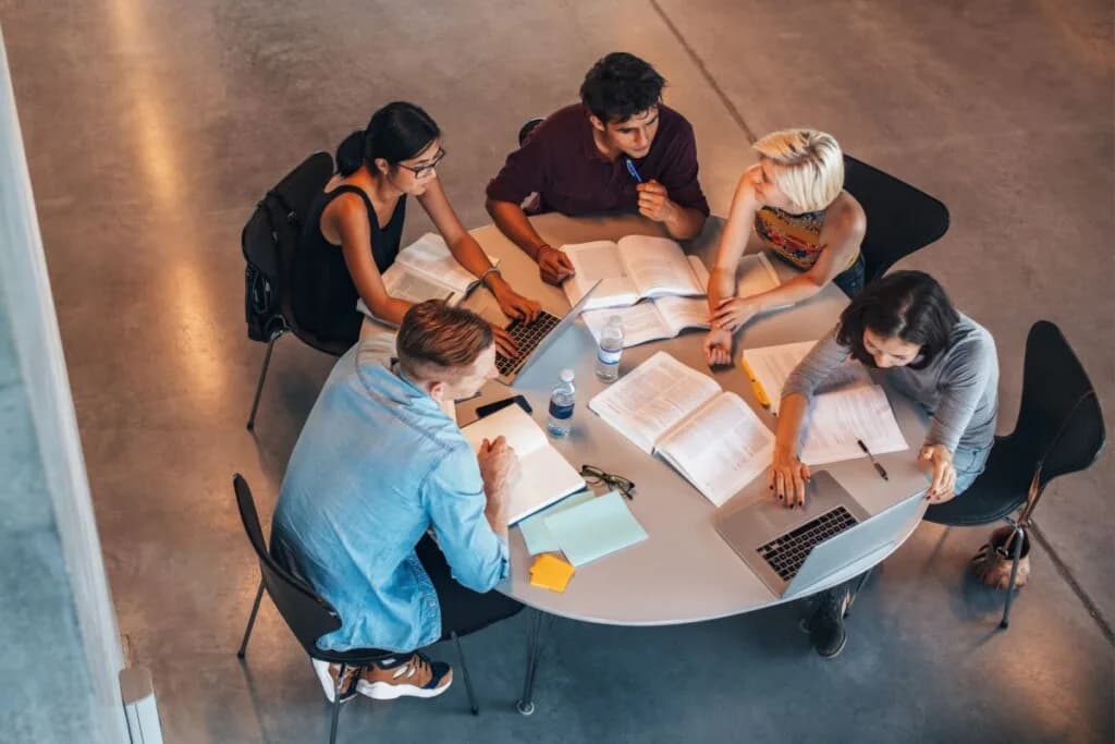 Primeiro emprego: 7 dicas para se destacar na entrevista em 2026