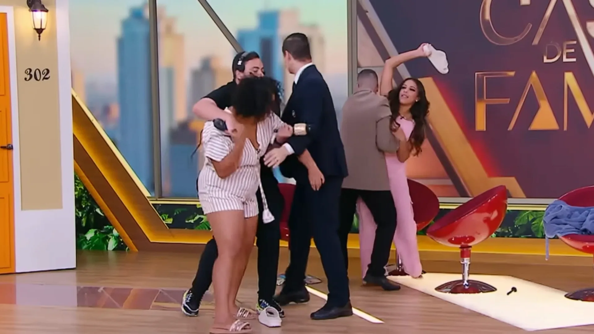 Vizinhas saem no tapa durante gravação do Casos de Família