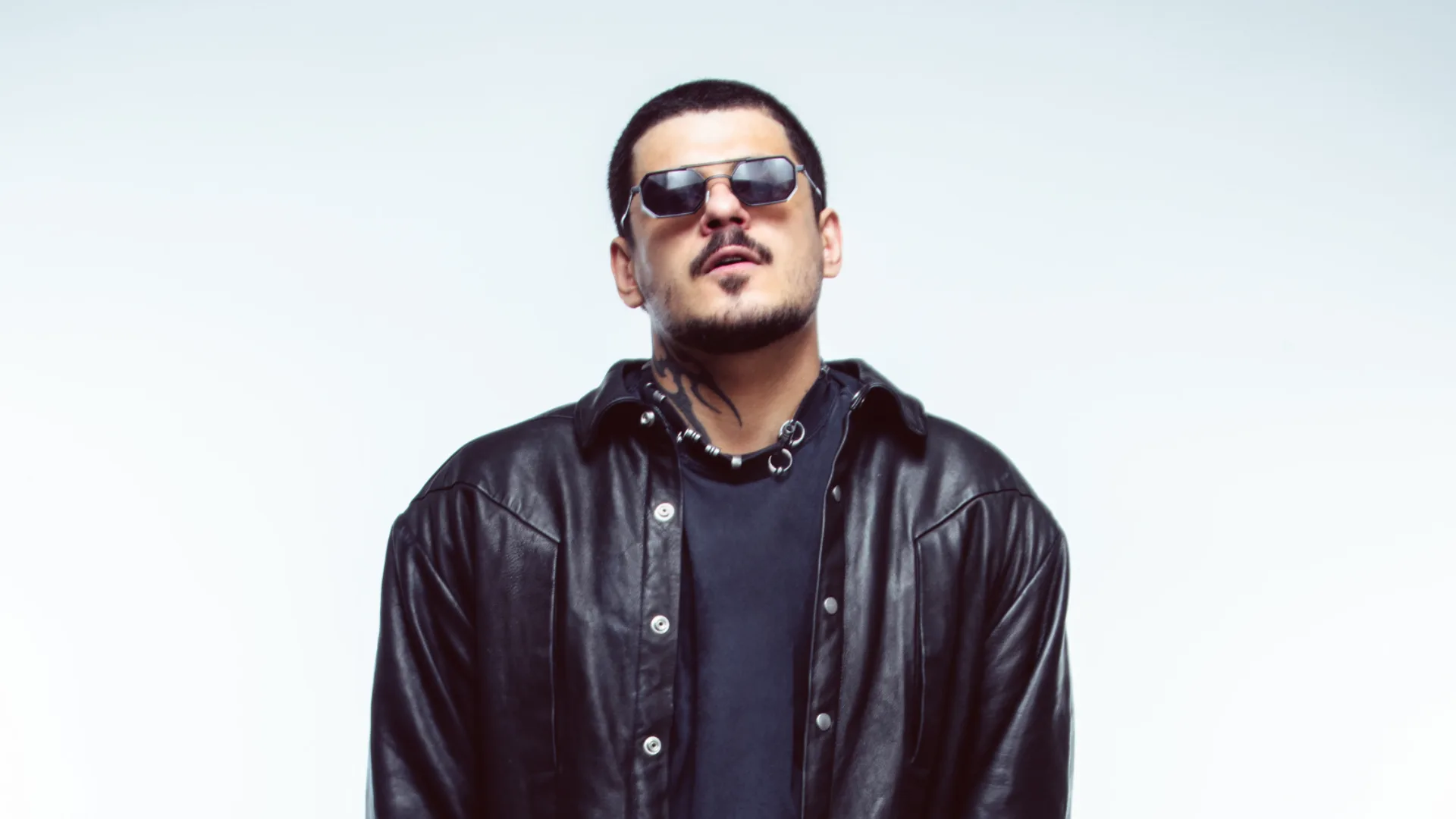 DJ Vintage Culture encerra show após ser atingido por água