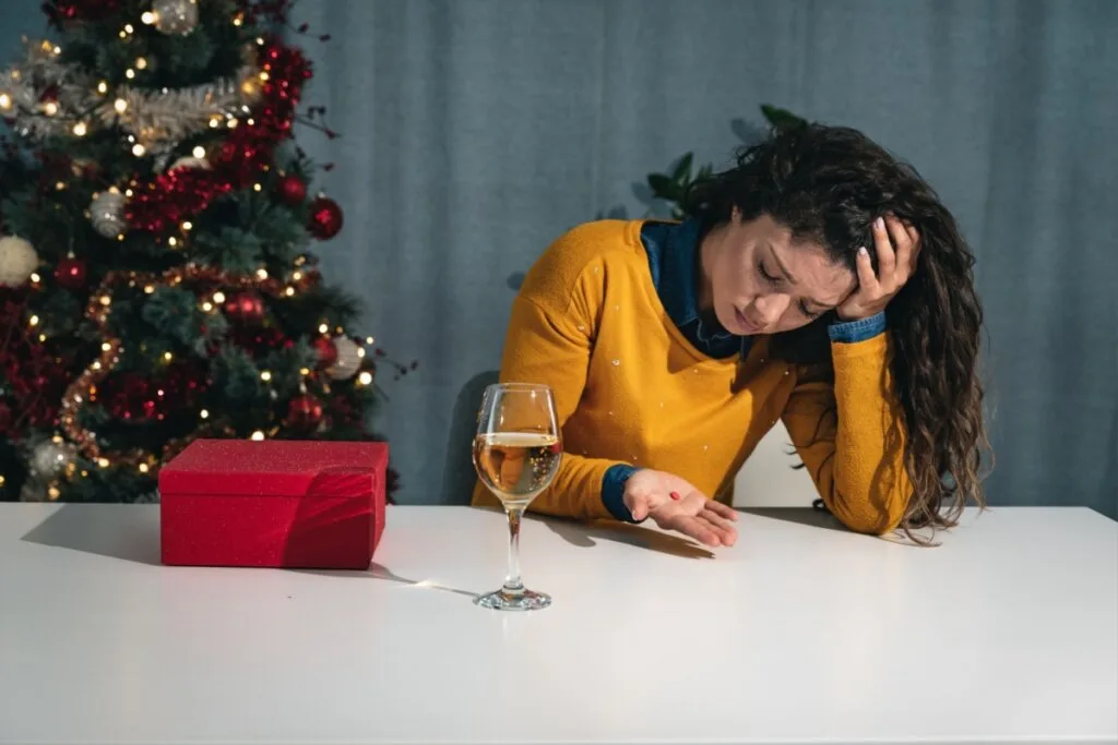 Automedicação nas festas: perigos de misturar álcool e remédios