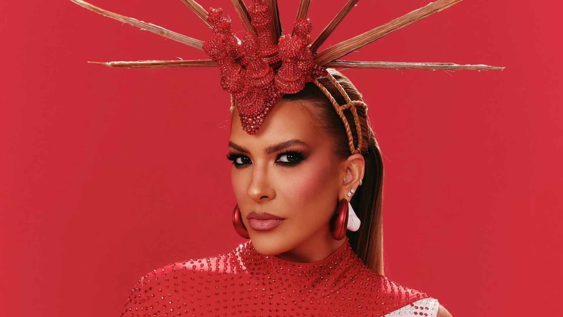 Lore Improta usa look icônico durante ensaio da Viradouro, no Rio