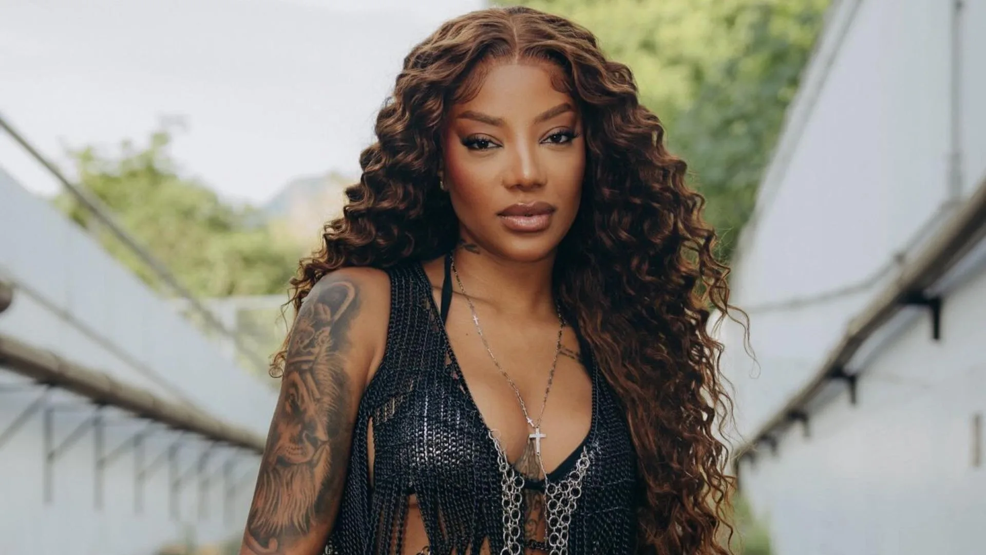 Ludmilla distribui cestas básicas em Duque de Caxias e mantém tradição