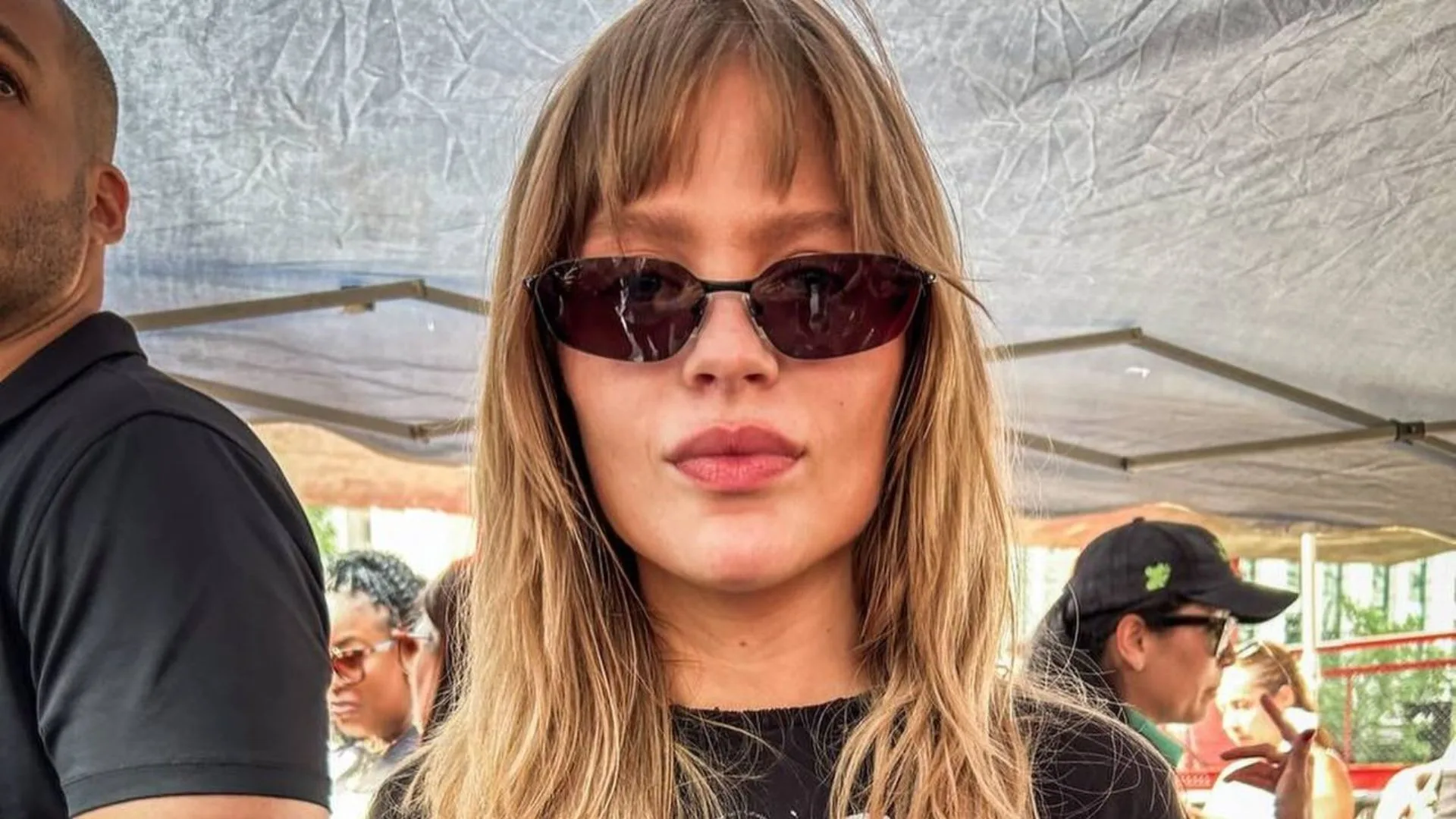 Luísa Sonza participa de protesto contra feminicídio em São Paulo