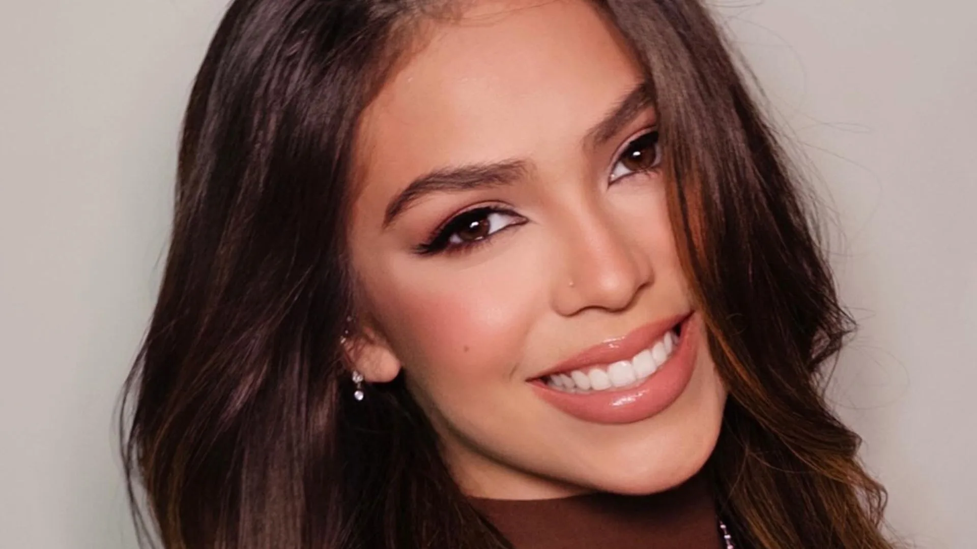 Melody comenta sobre ter sido retirada de música após vazar informações