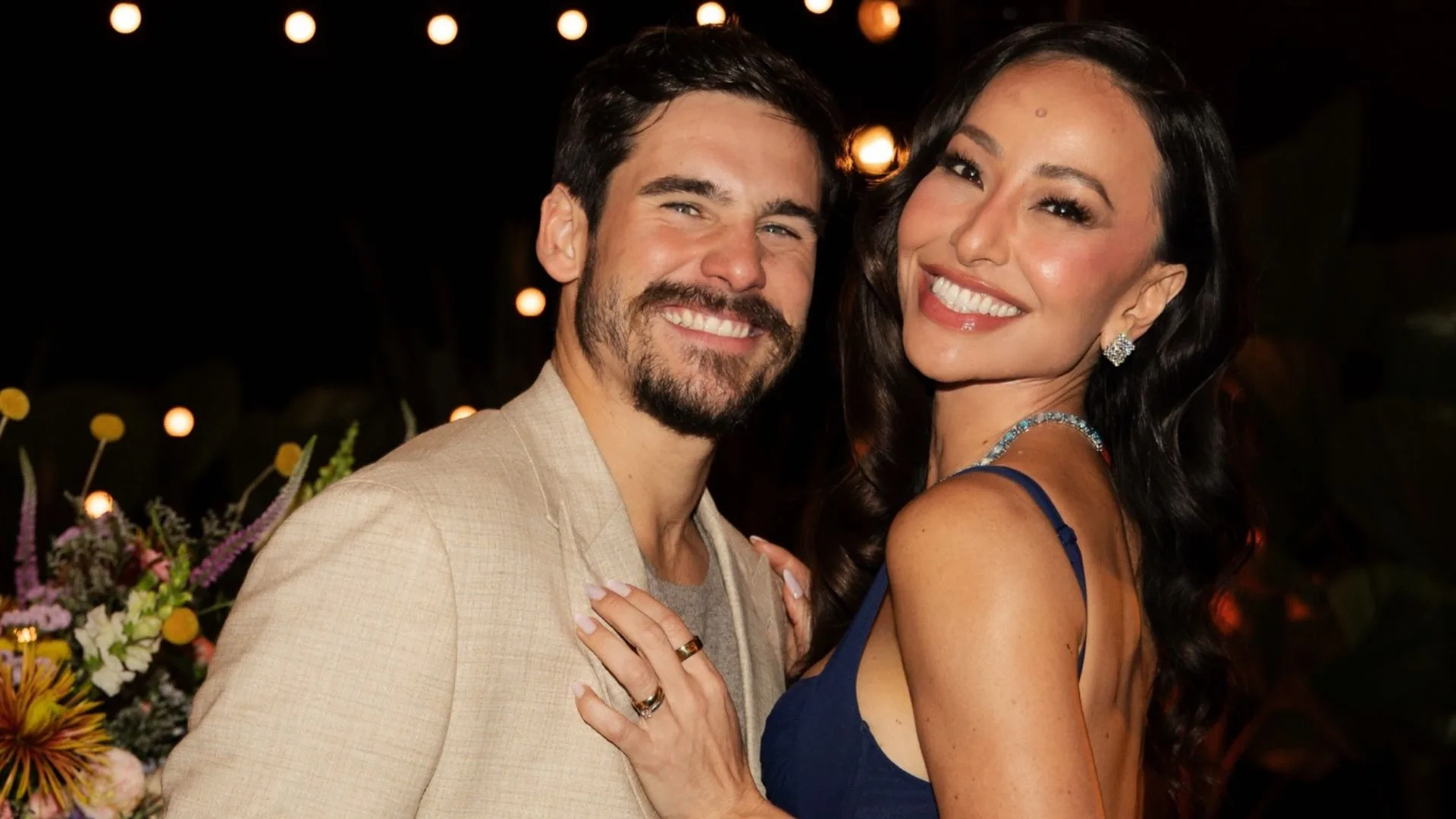 Sabrina Sato leva o marido para prestigiar ensaio da Vila Isabel