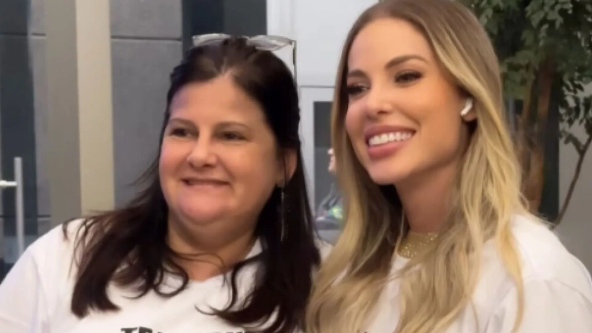 A Fazenda: Saory conhece mãe de Dudu Camargo e revela que a sogra gostou dela