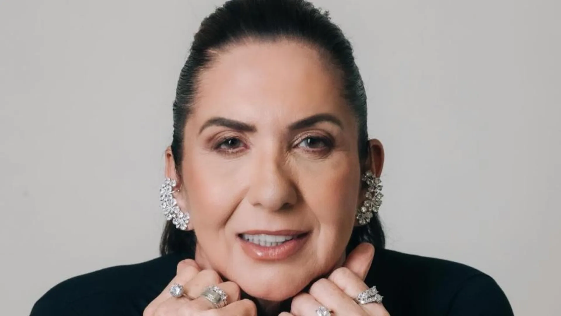 Mãe de Virginia posta no hospital após sofrer acidente de carro