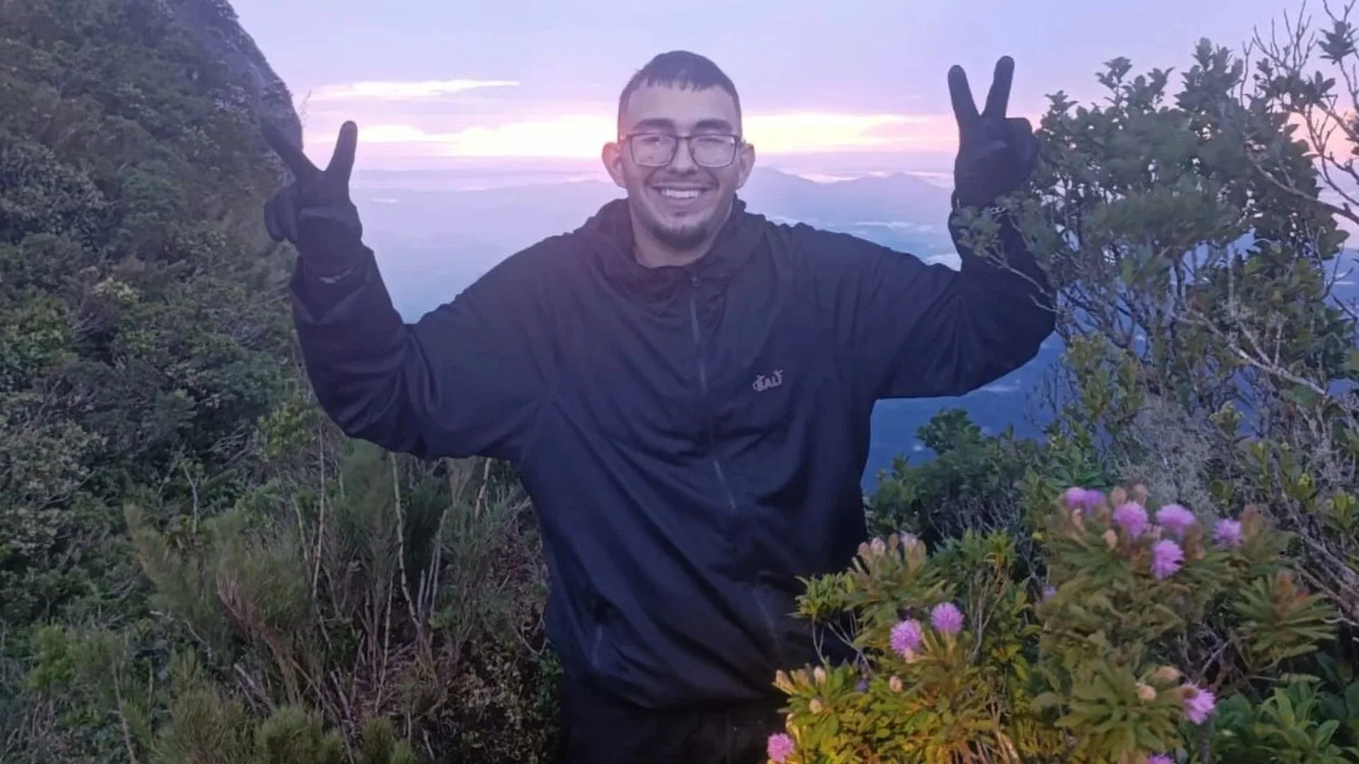 Pico Paraná: Após ser encontrado, jovem faz chamada de vídeo com a família