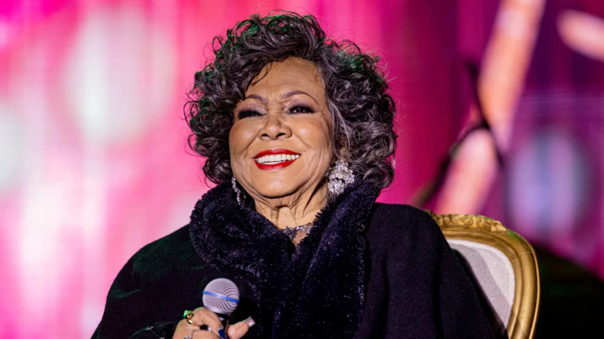 Bandidos roubam o carro da cantora Alcione no RJ