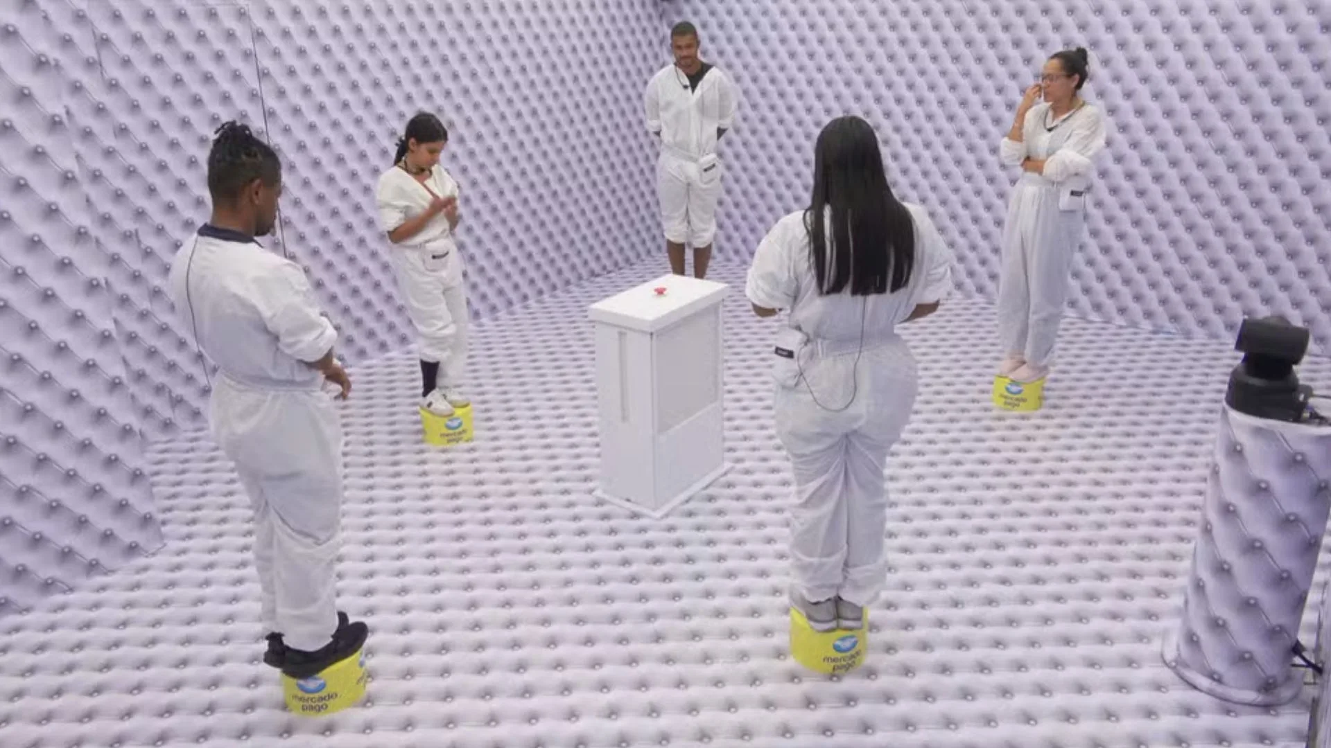 BBB 26: Após 120 horas, Rafaella desmaia no ‘Quarto Branco’