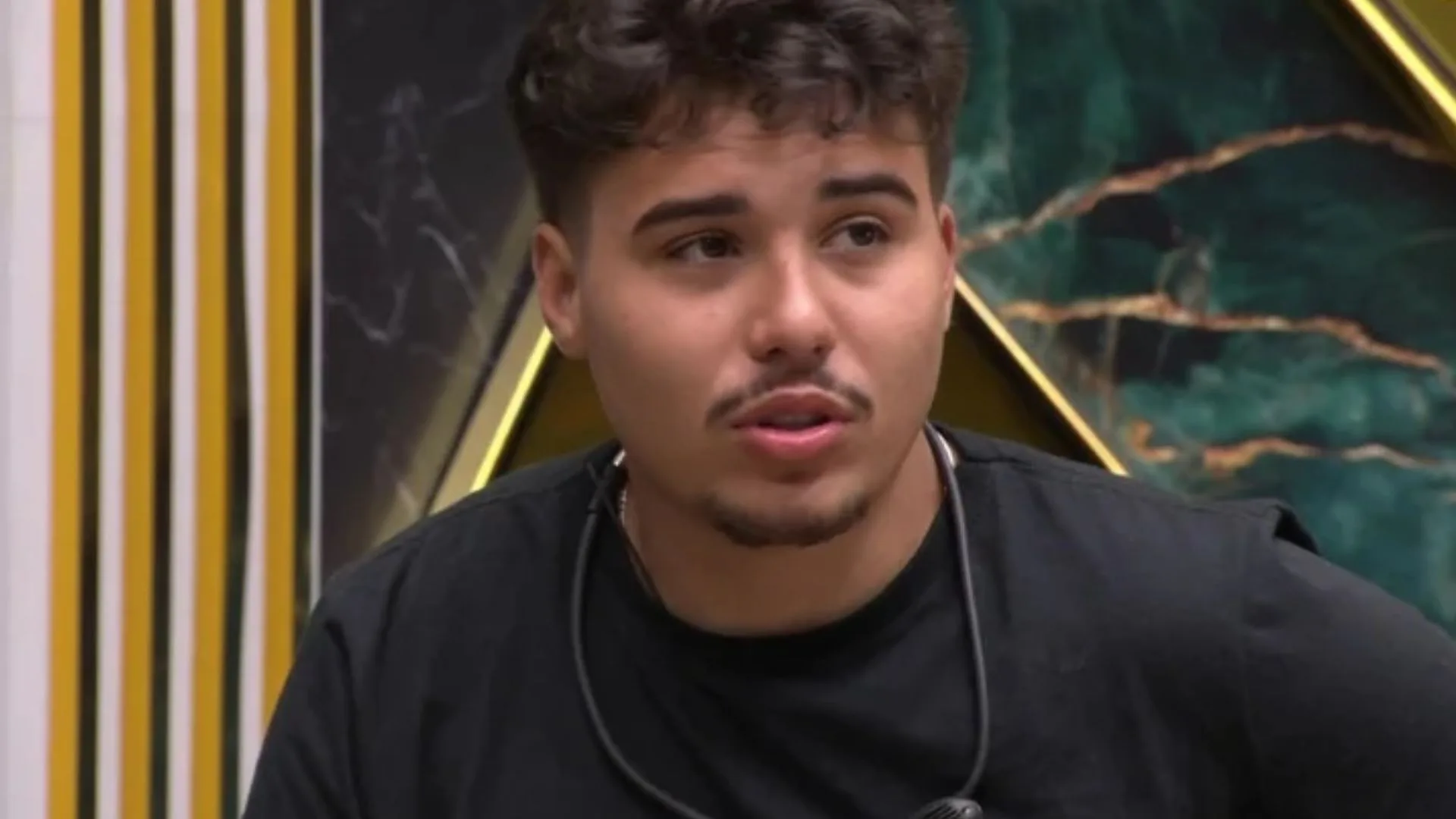 Ex-esposa de Pedro chora ao vivo ao comentar ass*dio no reality show