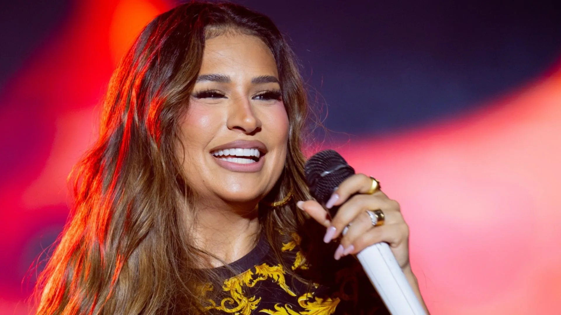 Simone Mendes leva multidão para Réveillon na Avenida Paulista