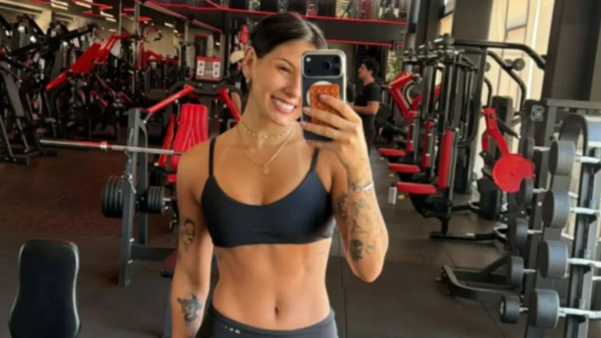 Ana Castela impressiona ao mostrar treino intenso com argolas suspensas