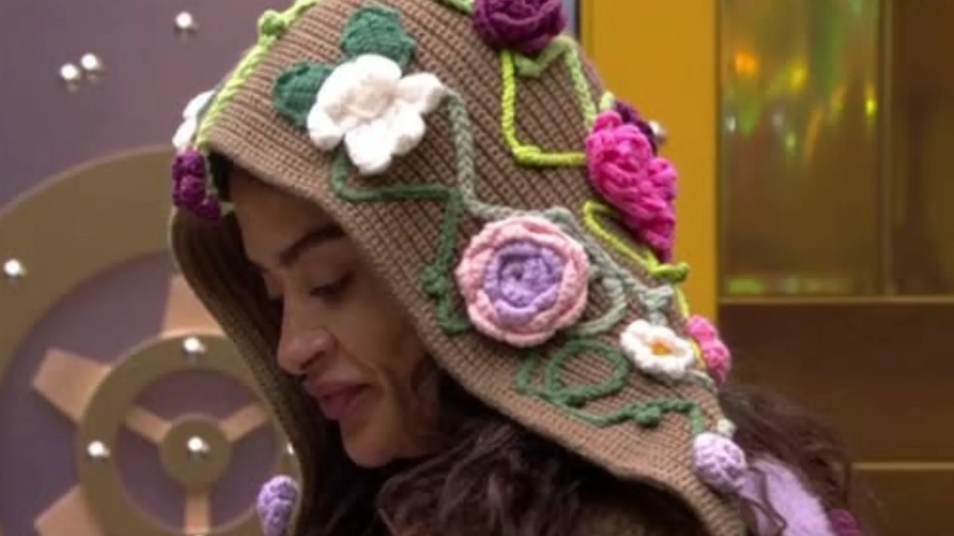 Ana Paula provoca Aline por usar touca florida: “Planta, né?”