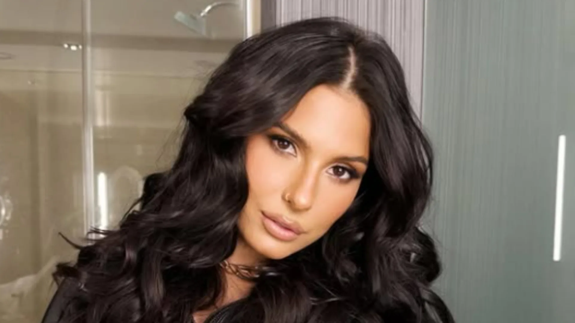 Ana Castela admite curiosidade ao ganhar presente de admirador secreto