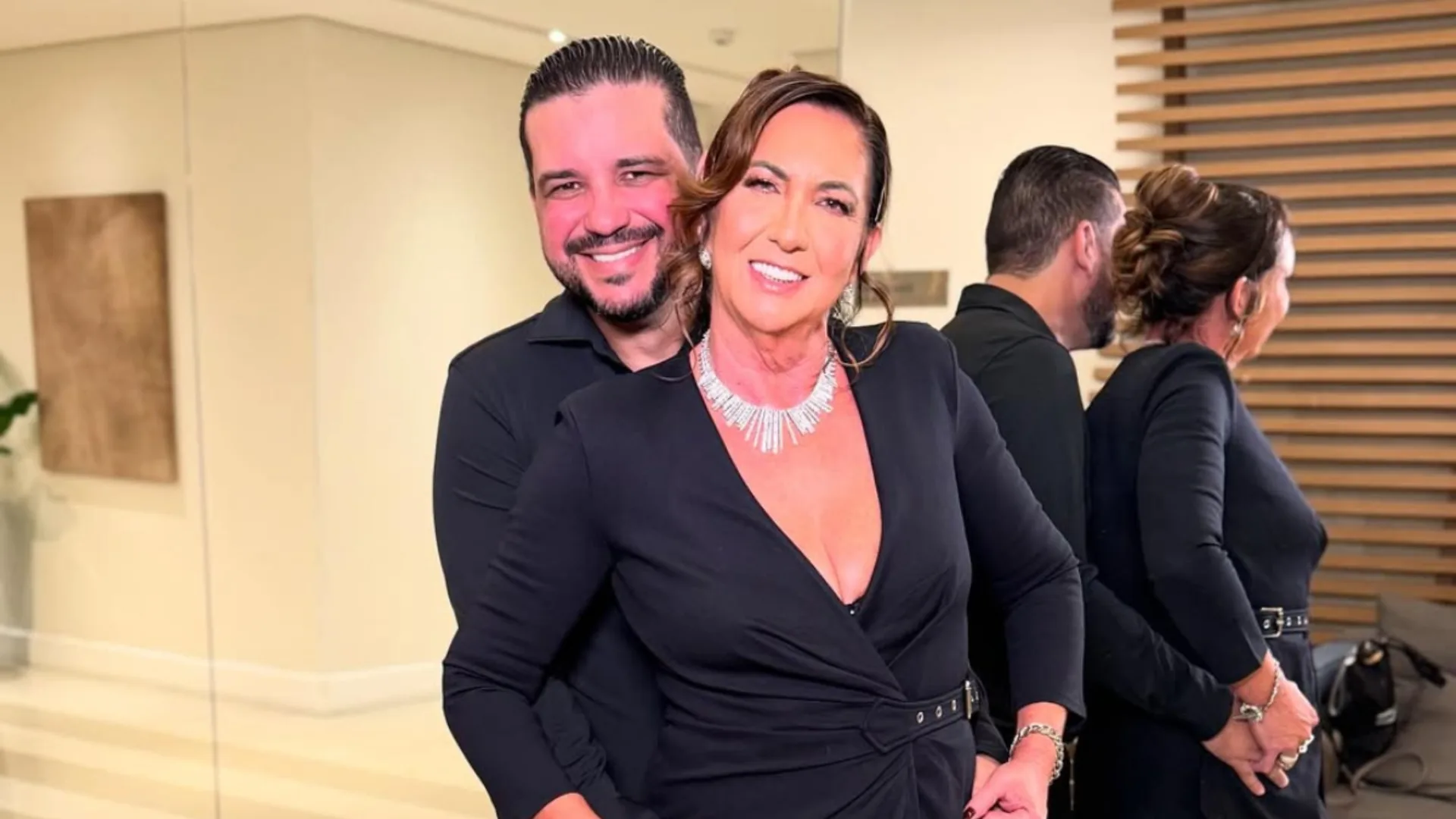 Após término, mãe de Virginia posta música sobre traição