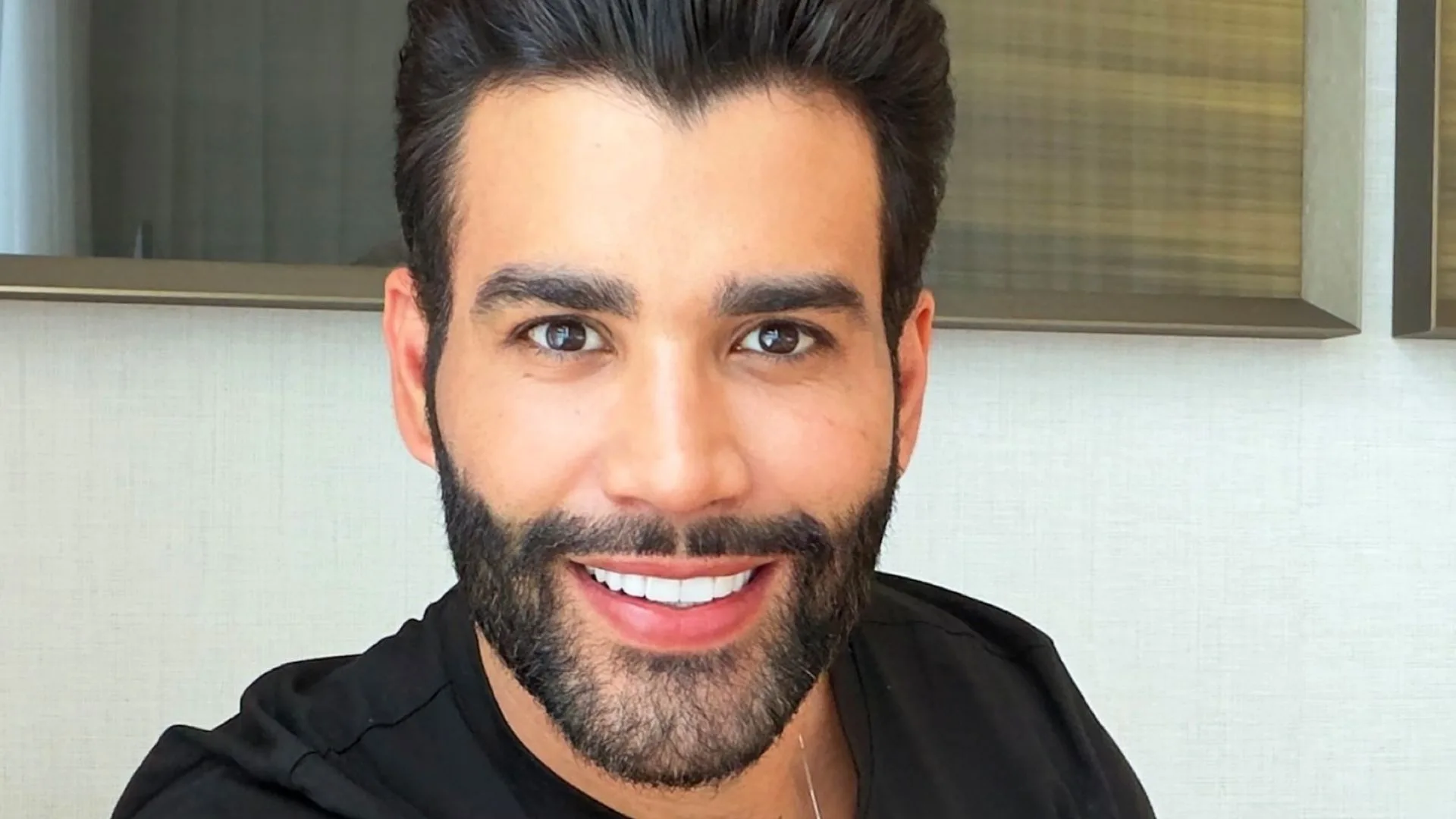 Gusttavo Lima brinca com Alexandre Pires e Marrone durante show