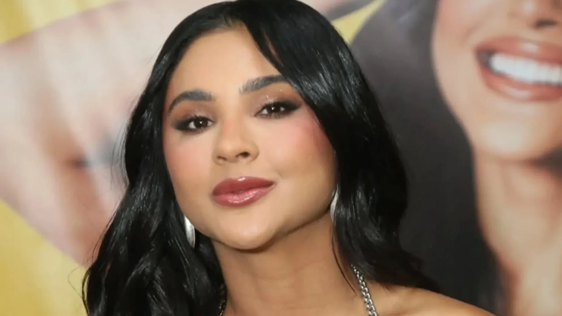 Mileide Mihaile arrasa no samba no pé na Unidos da Tijuca