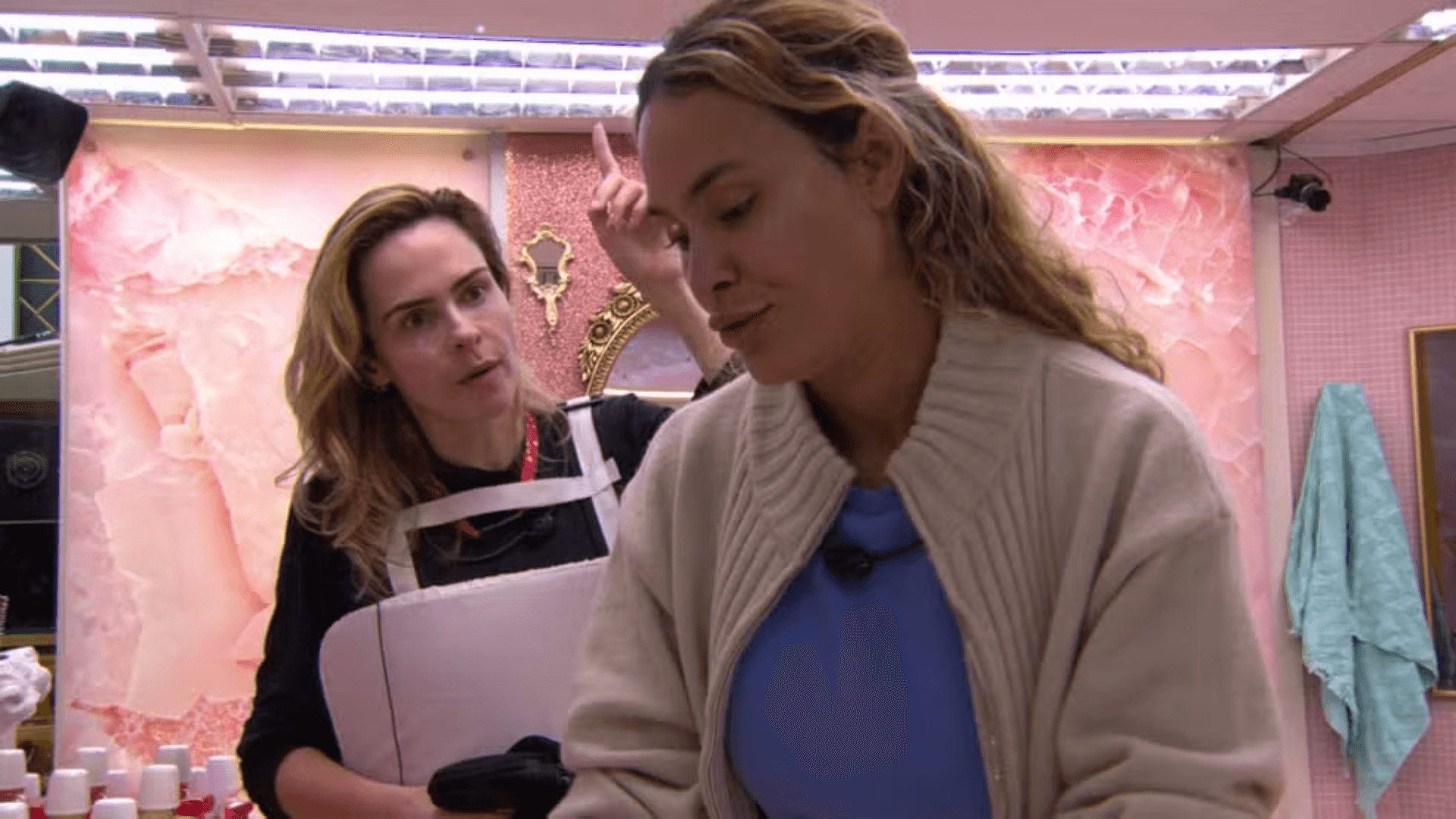 Ana Paula confronta Sarah: “Por que você não caça um enredo?”