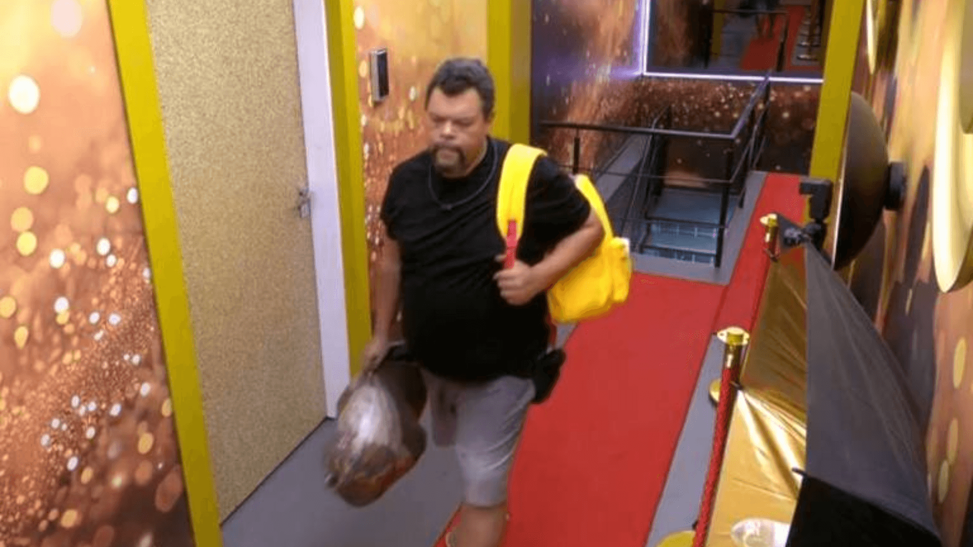 Babu muda de quarto: “Não quero bater palma para maluco”