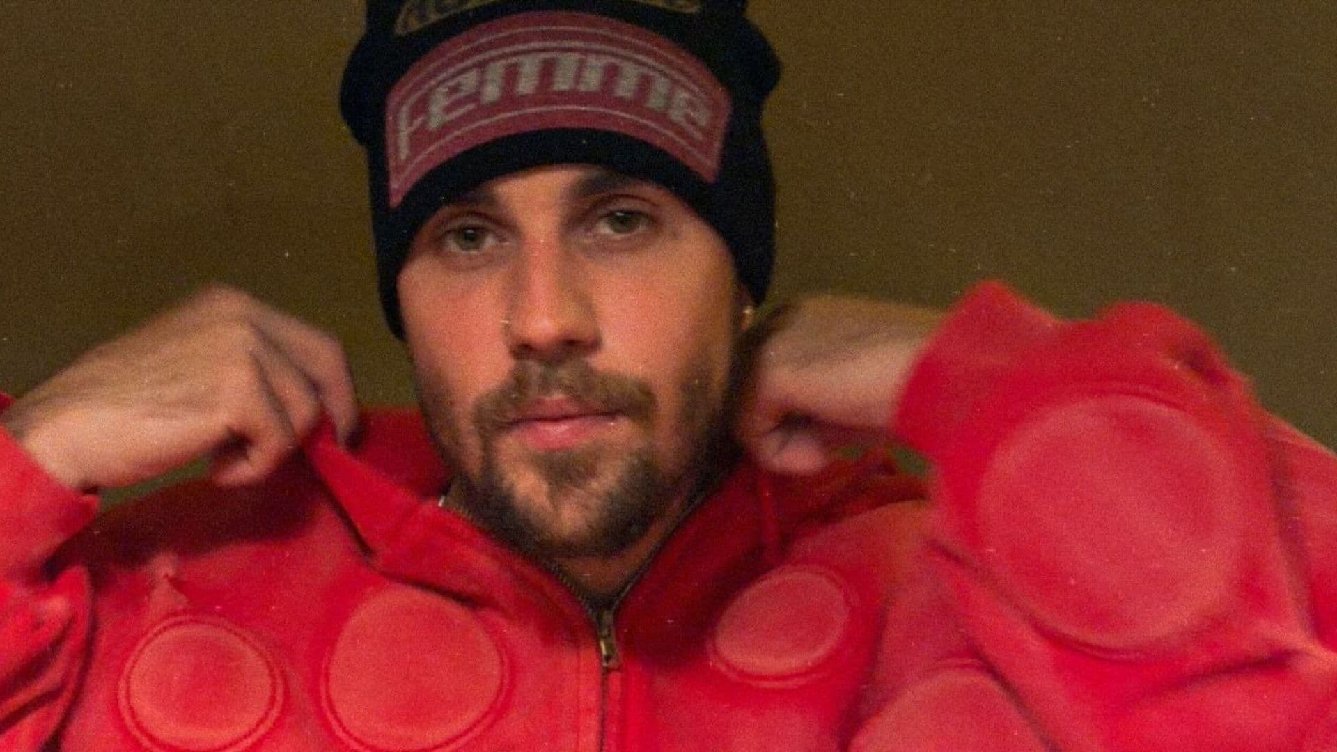 Grammy 2026: Justin Bieber faz apresentação apenas de cueca