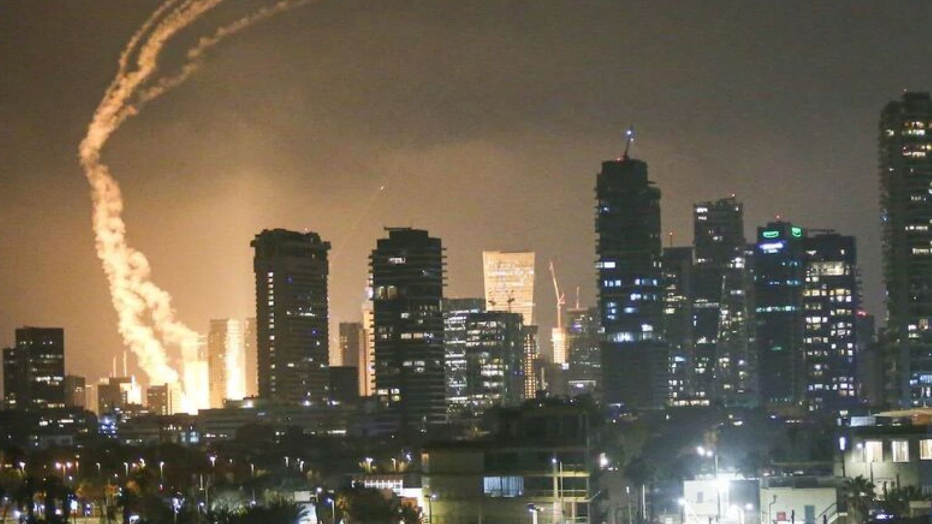 Plantão da Globo interrompe programação para anunciar ataque no Irã