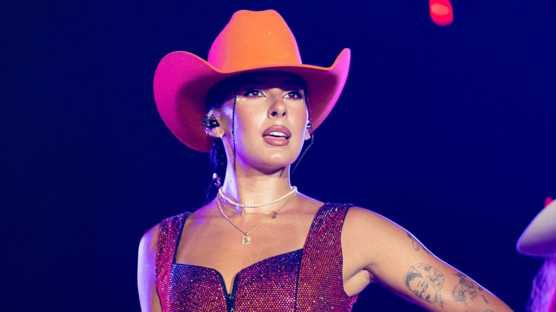 Ana Castela conhece influenciador coreano após interações nas redes