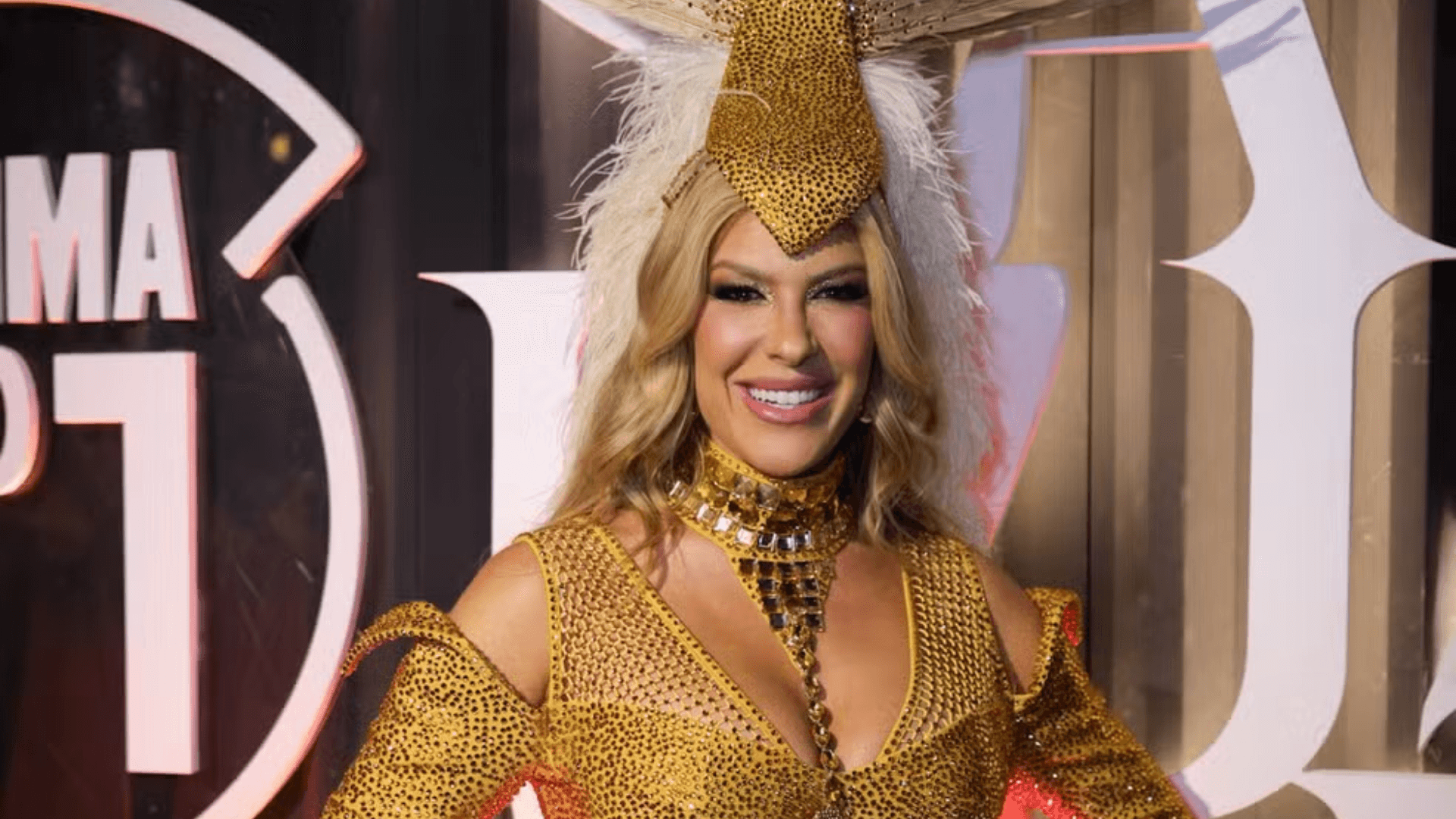 Lore Improta vibra com última nota e celebra título da Viradouro no Carnaval