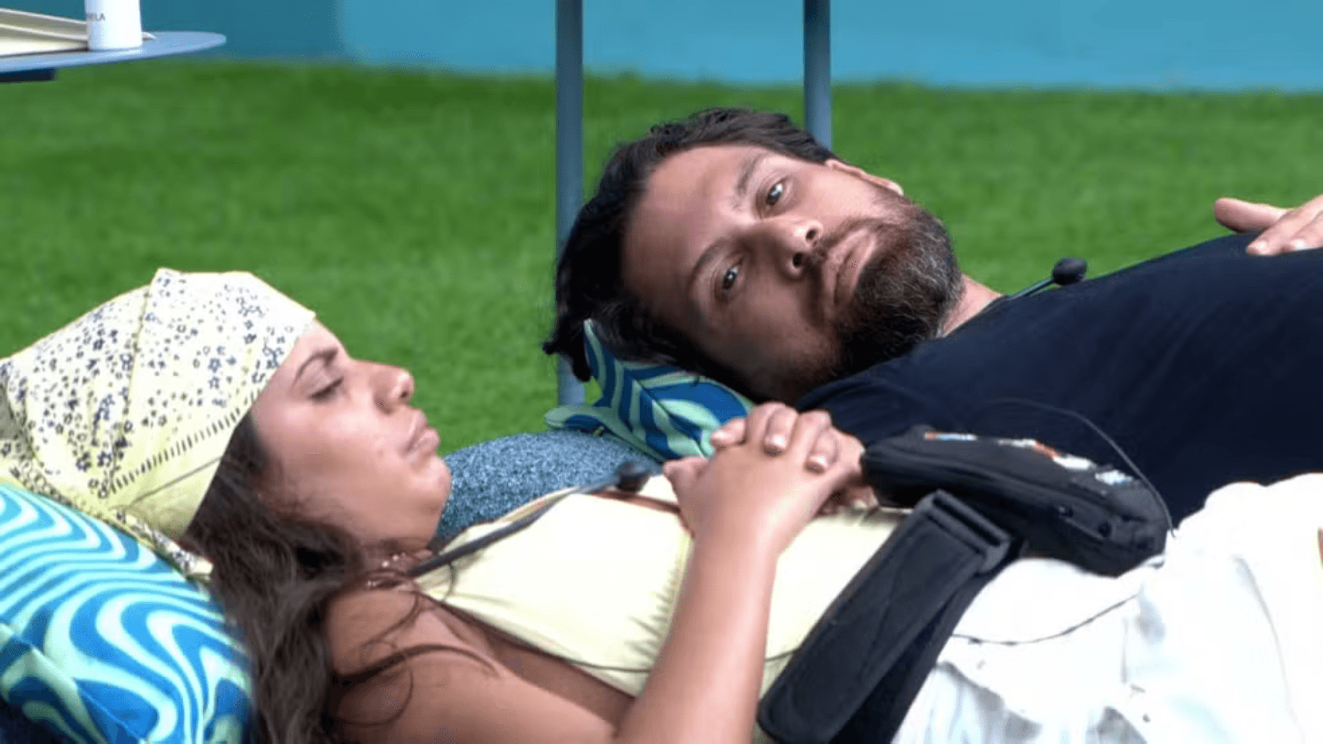 BBB 26: Brigido comenta cena de Gabriela acariciando sua perna