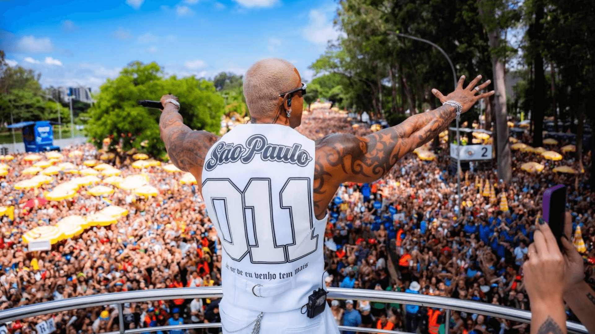 Léo Santana reúne mais de 1 milhão de foliões no Carnaval de SP