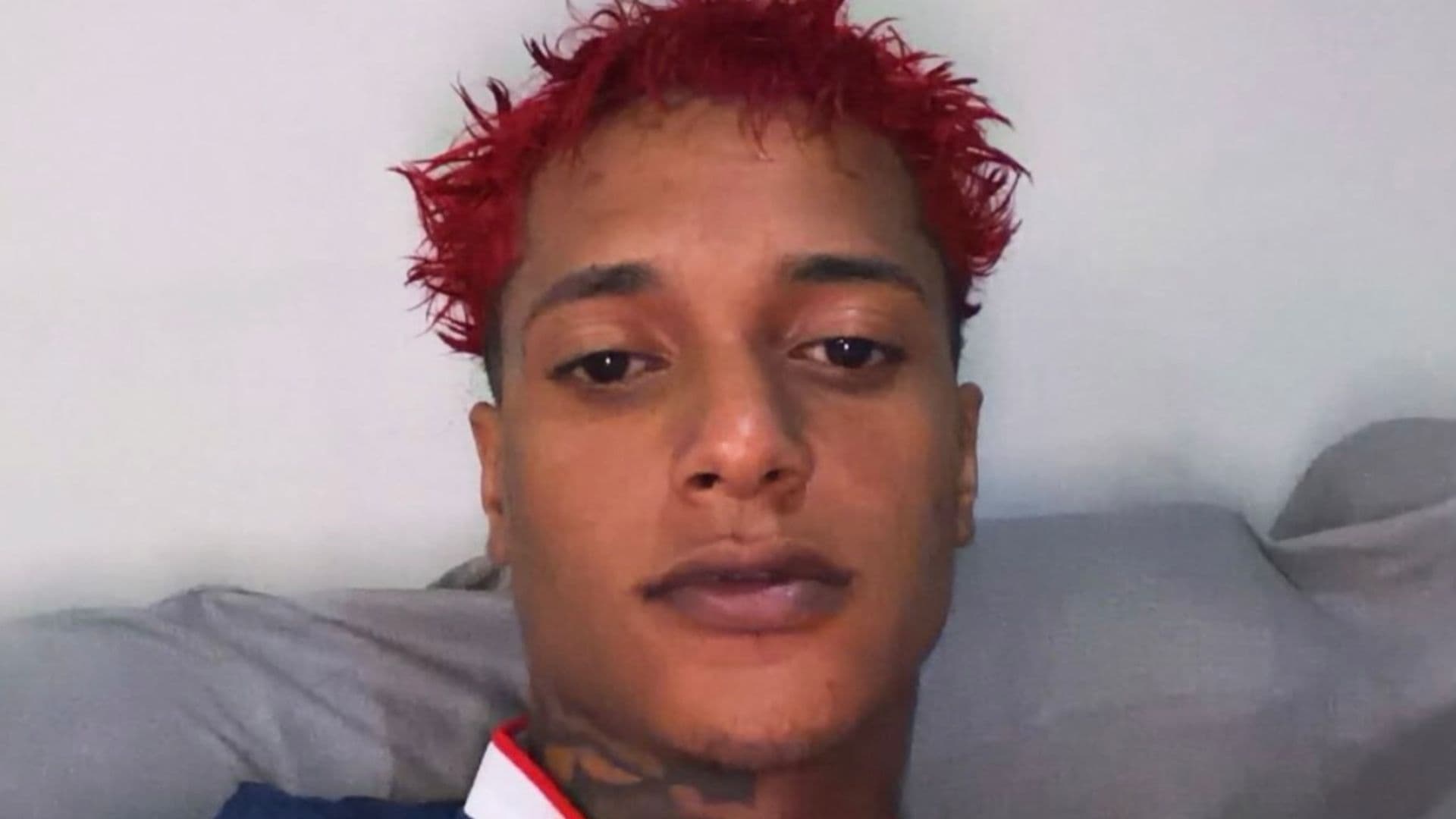 Após ter prisão decretada, Oruam exibe vídeo tentando carregar tornozeleira