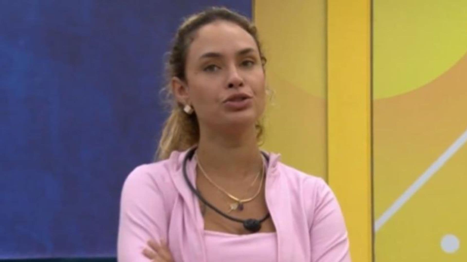 BBB 26: Sarah detona posicionamento de Samira: “Muito burra”