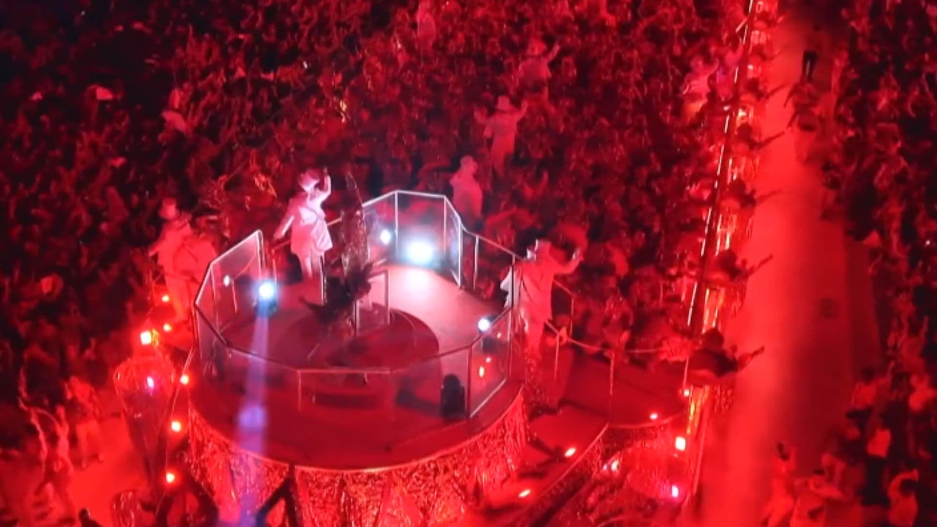 Bateria da Viradouro faz surpresa chocante na Sapucaí