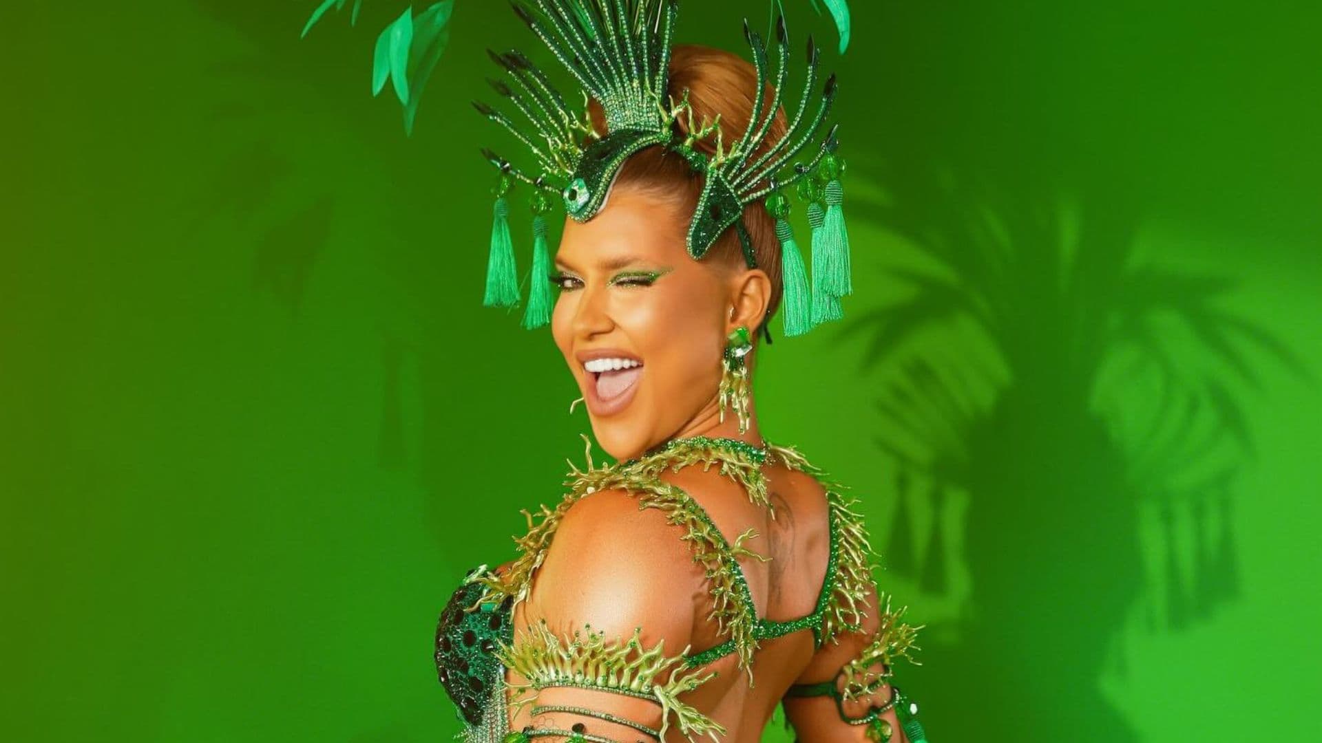 Virginia recebe orientação durante ensaio da Grande Rio