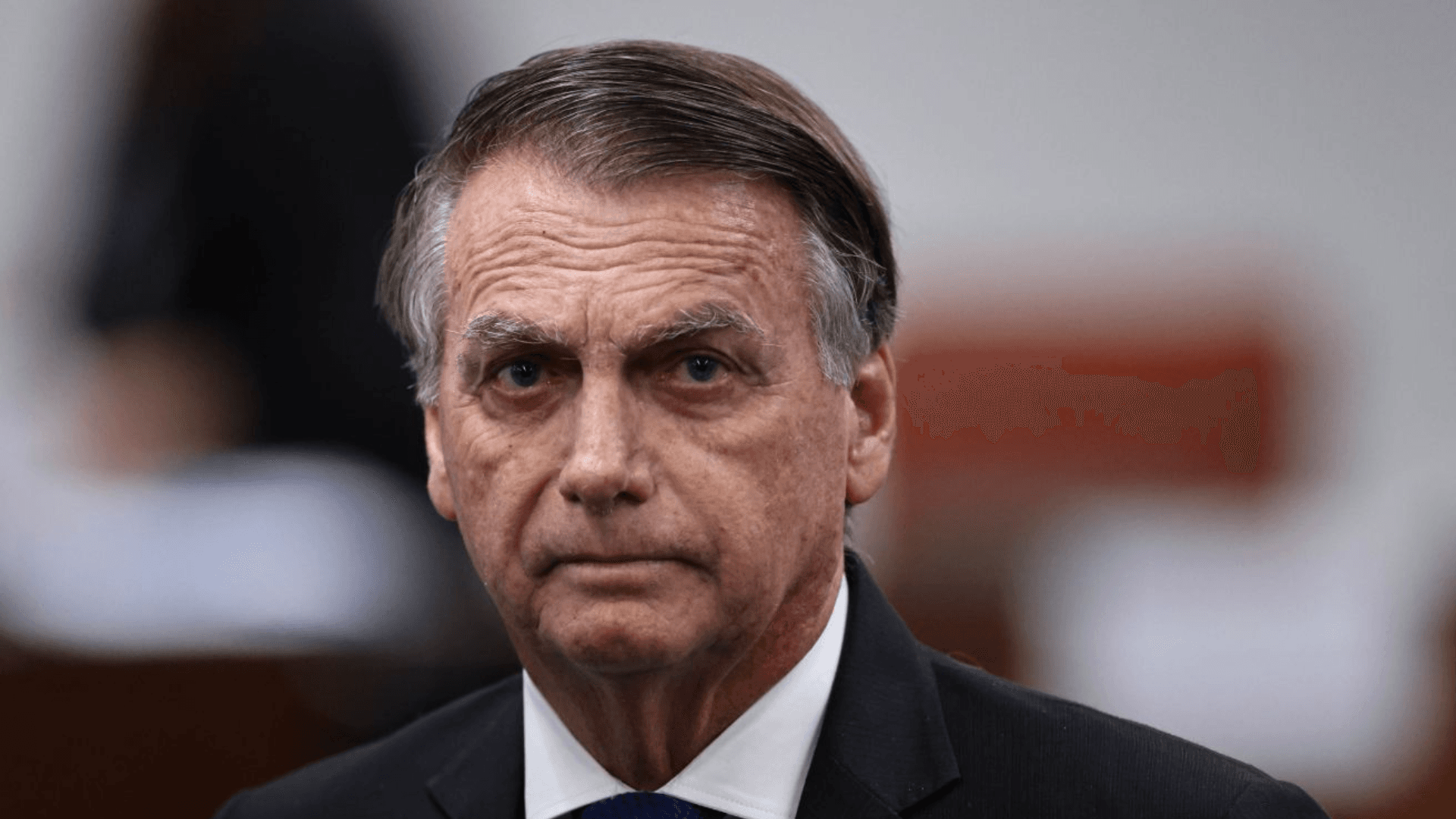 Bolsonaro é internado na UTI, diz boletim médico