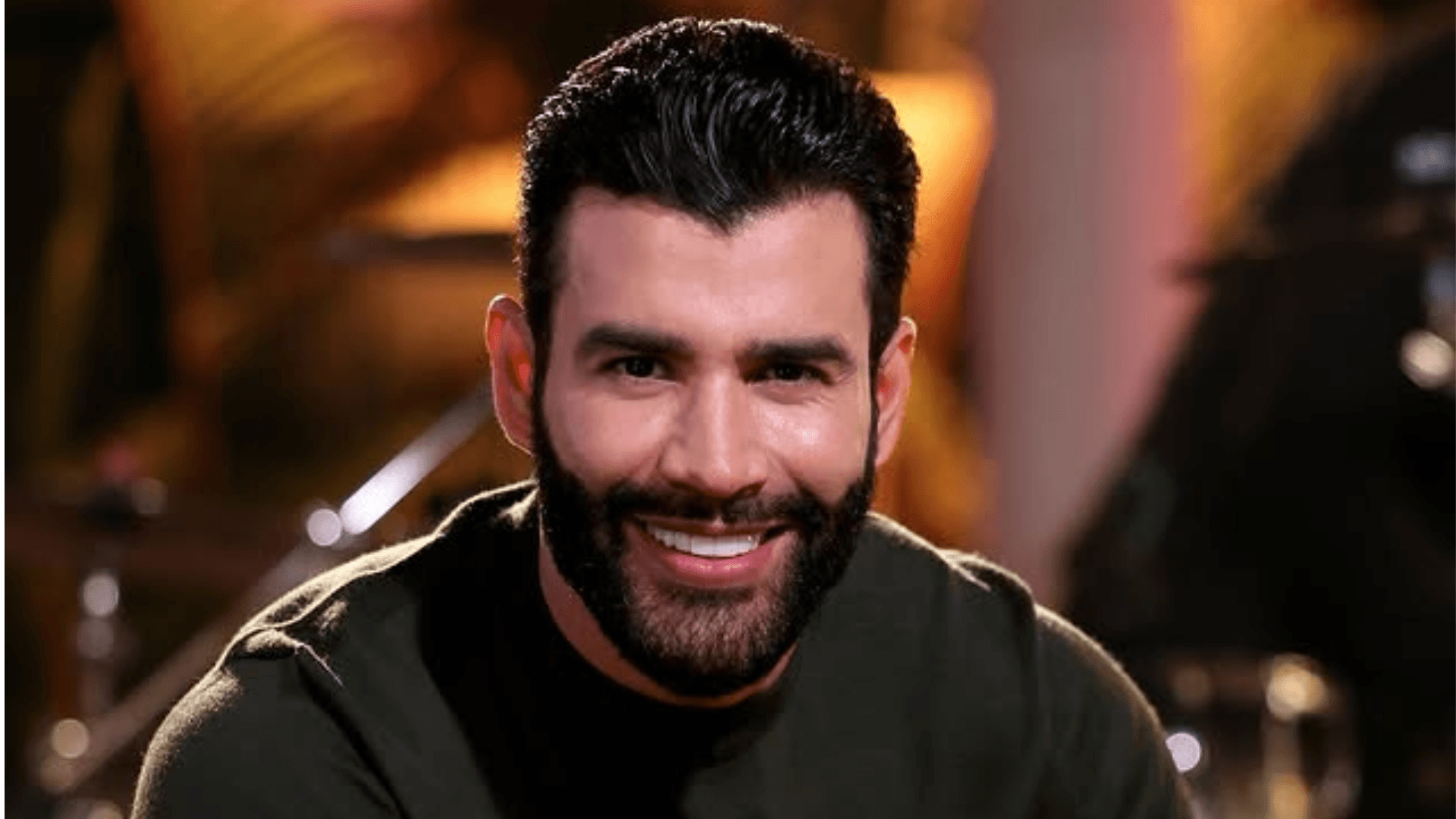 Gusttavo Lima canta o Hino Nacional no GP do Brasil em Goiânia