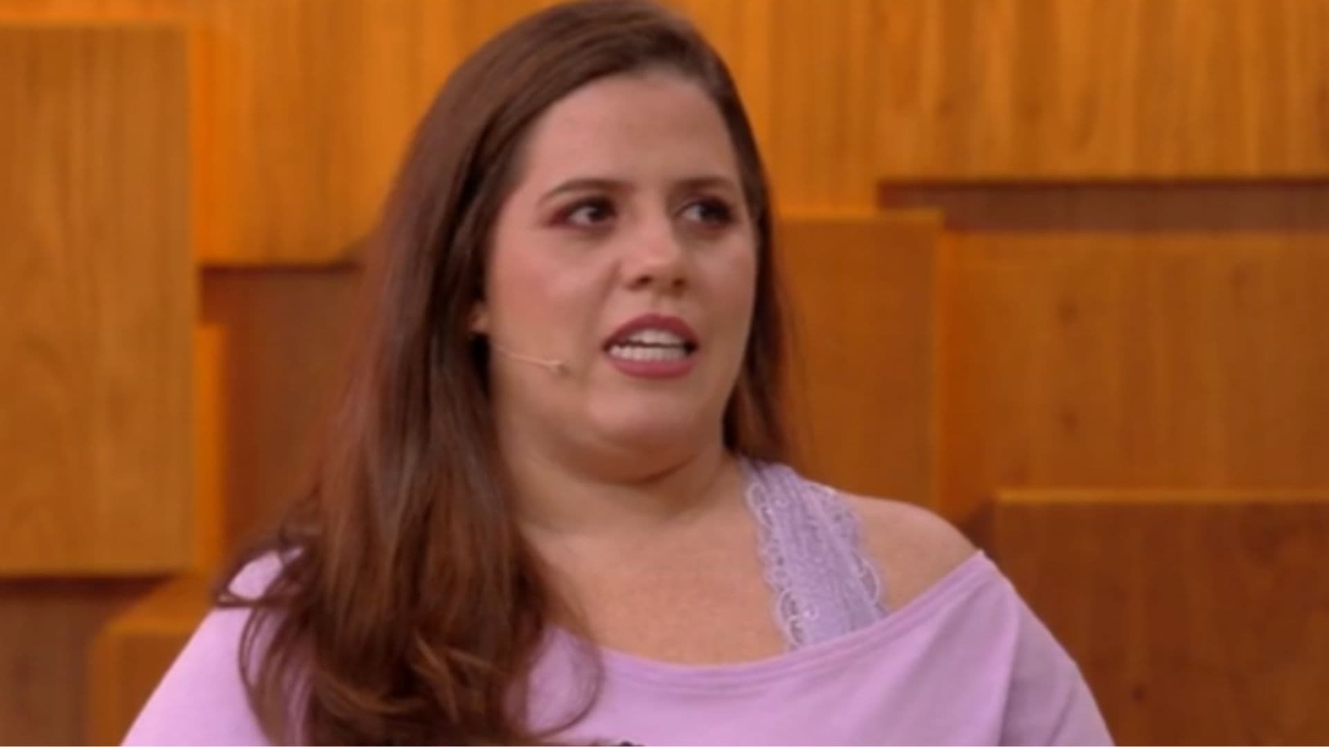 Tati Machado sofre acidente de carro e se pronuncia: “Rasgou a parte da frente”