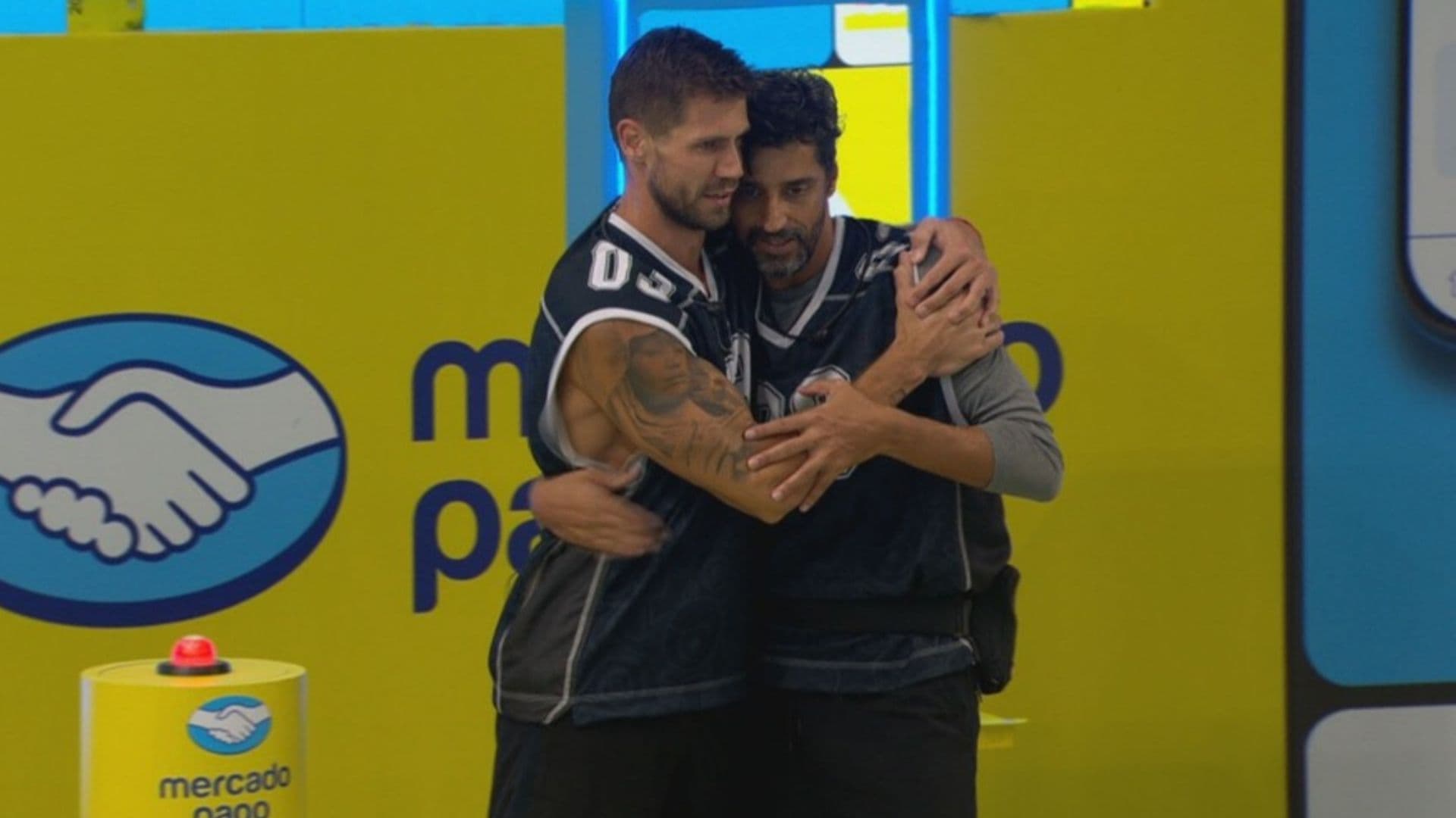 Jonas e Cowboy se reencontram após eliminação do BBB 26