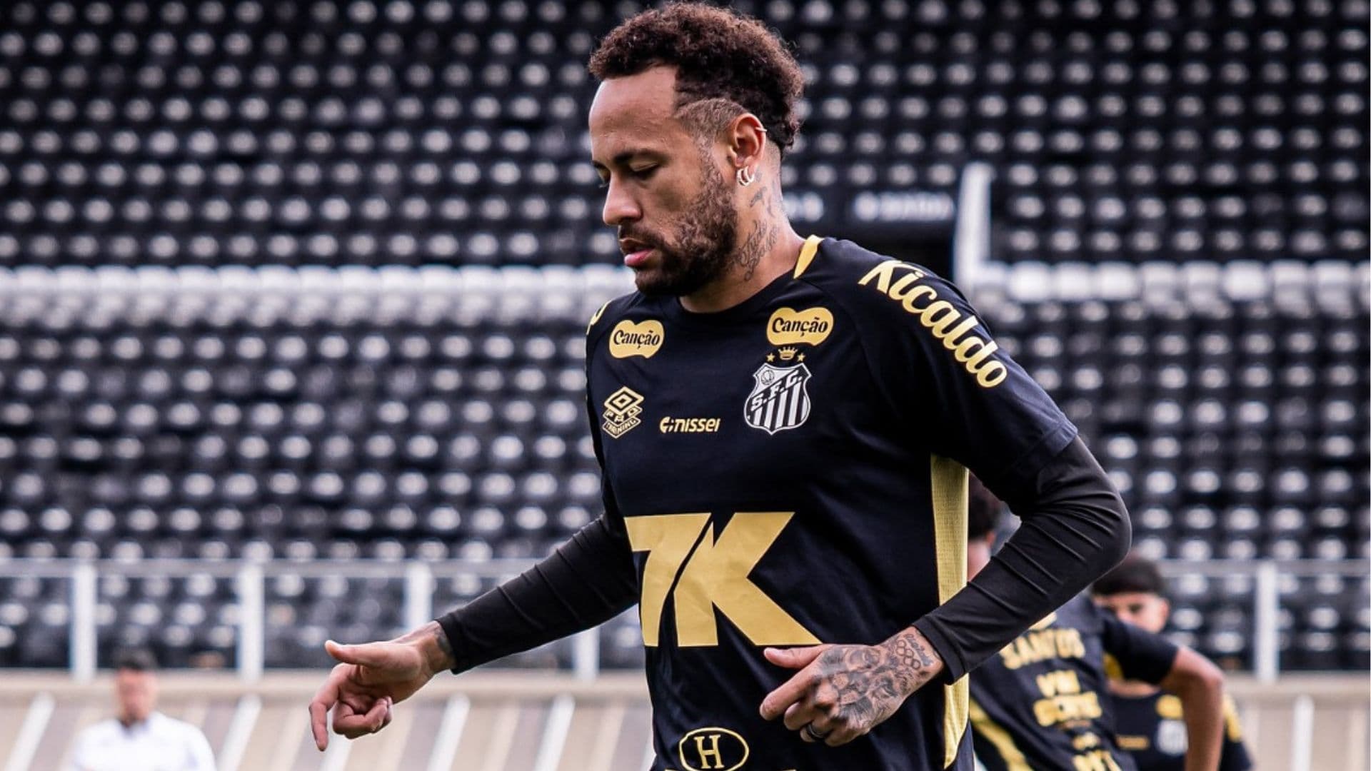 Neymar desabafa sobre carreira de jogador no Brasil: “A galera te massacra”