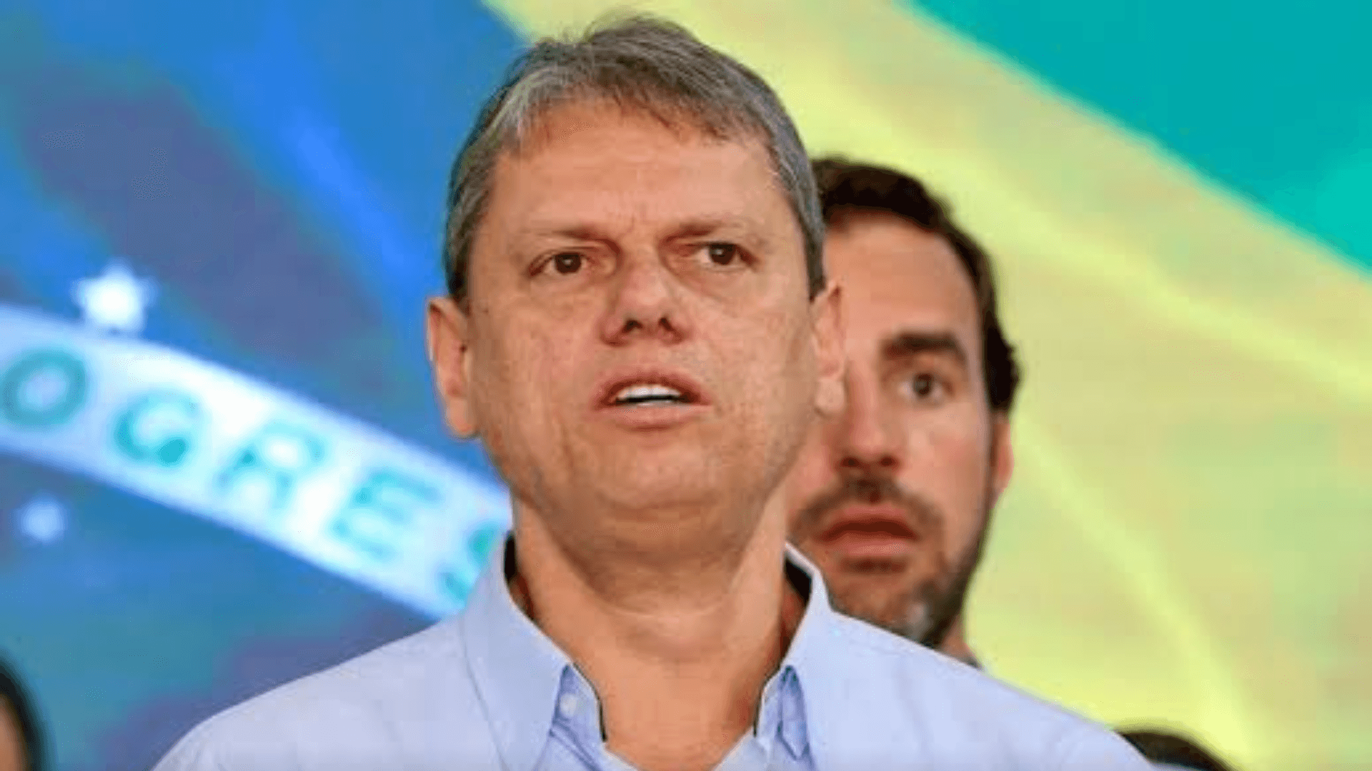 Tarcísio sanciona lei que mantém execução semanal do Hino Nacional nas escolas de SP