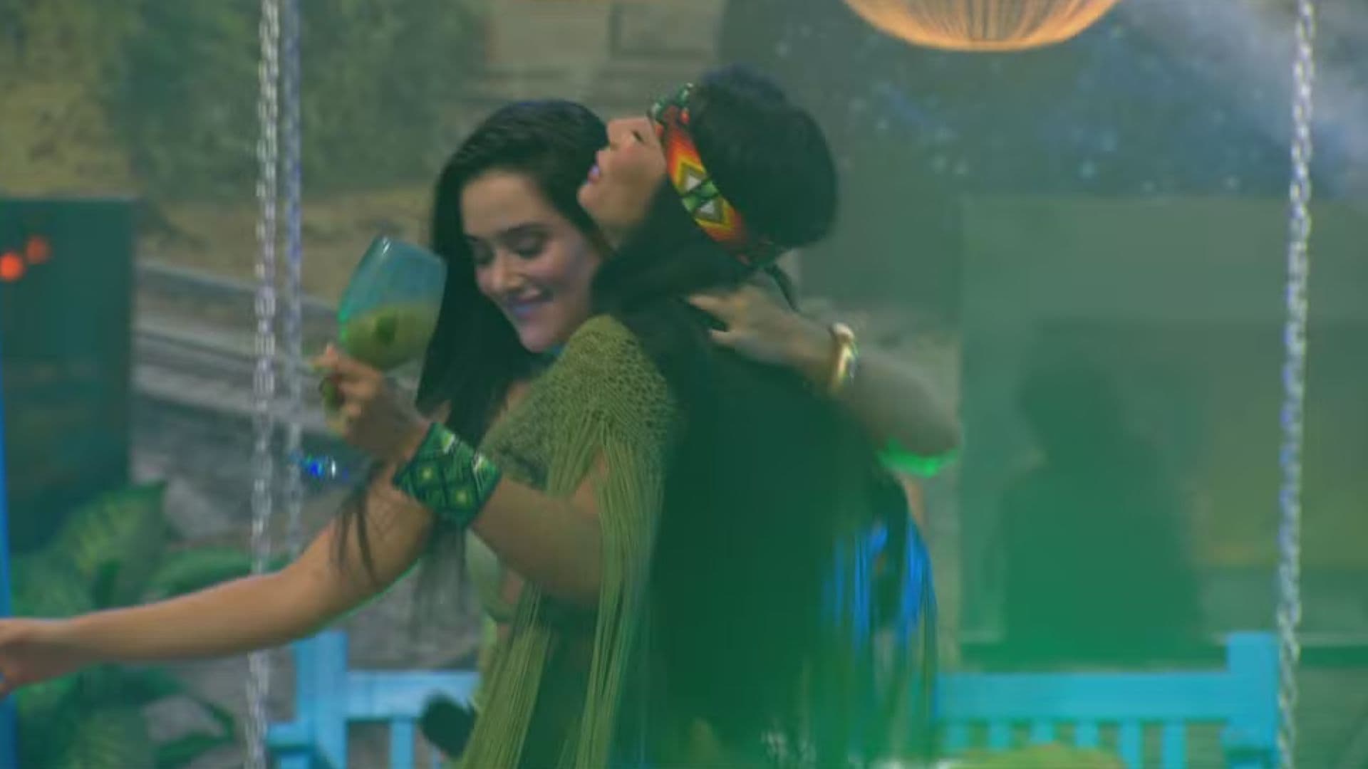 BBB 26: Jordana e Marciele dão selinho e brincam sobre carência no reality