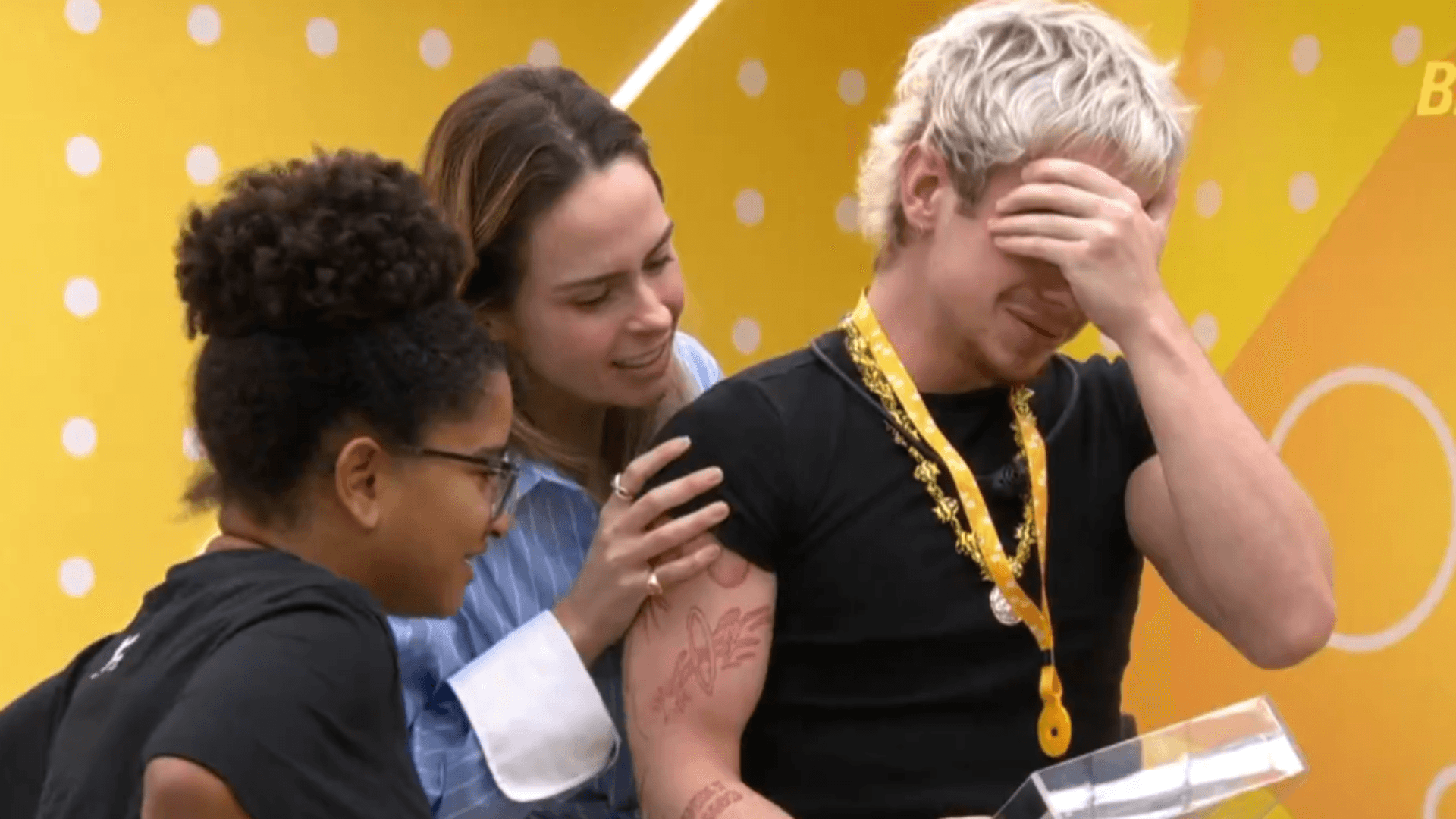 Juliano se empolga ao ver foto com Marina Sena: “Que alegria!”