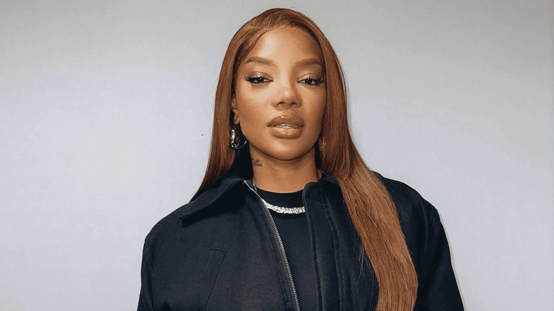 Ludmilla presenteia babá da filha com iPhone 17 Pro Max