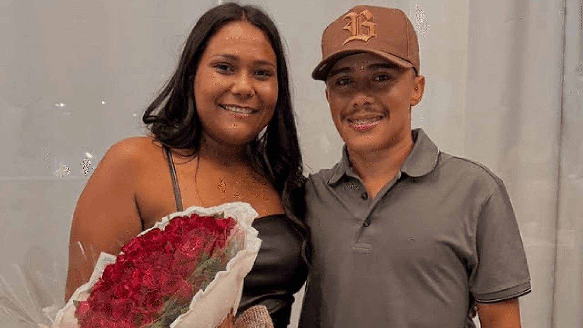 Chaiany vai às lágrimas ao ganhar flores de cantor: “Sou sua fã”