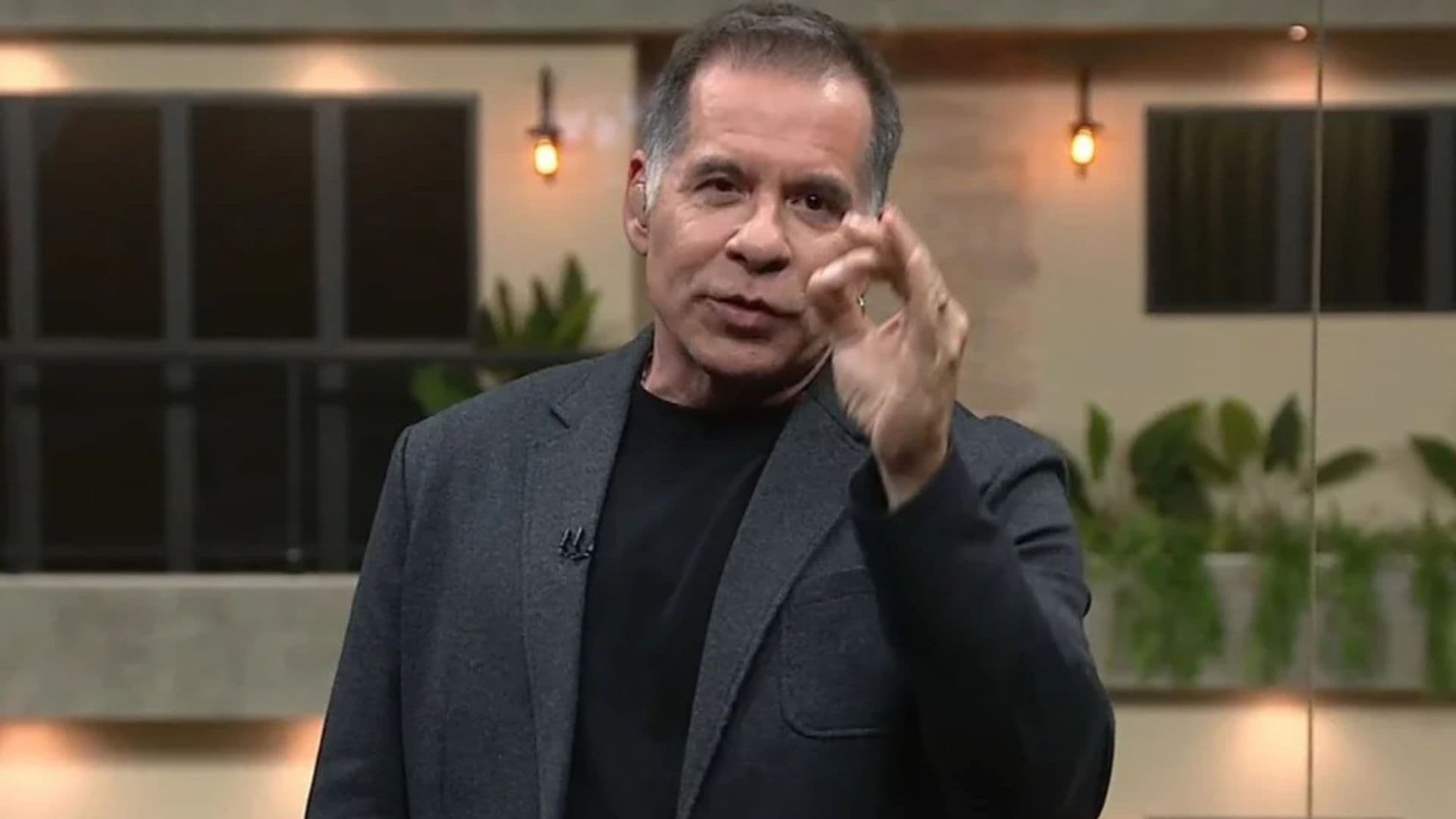 Casa do patrão: Leandro Hassum comete gafe durante estreia do reality: “Desculpe”