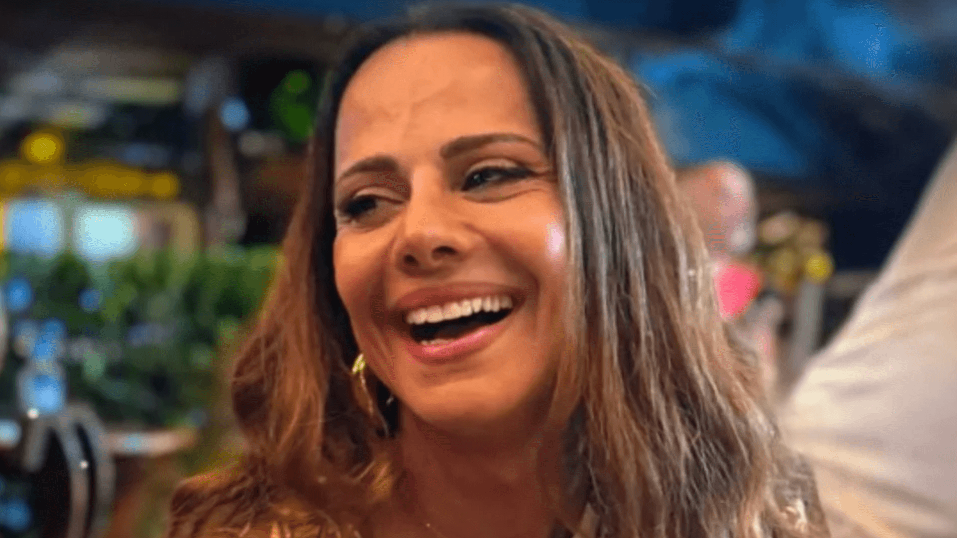 Viviane Araujo cai na risada com luta de Davi Brito e Bambam