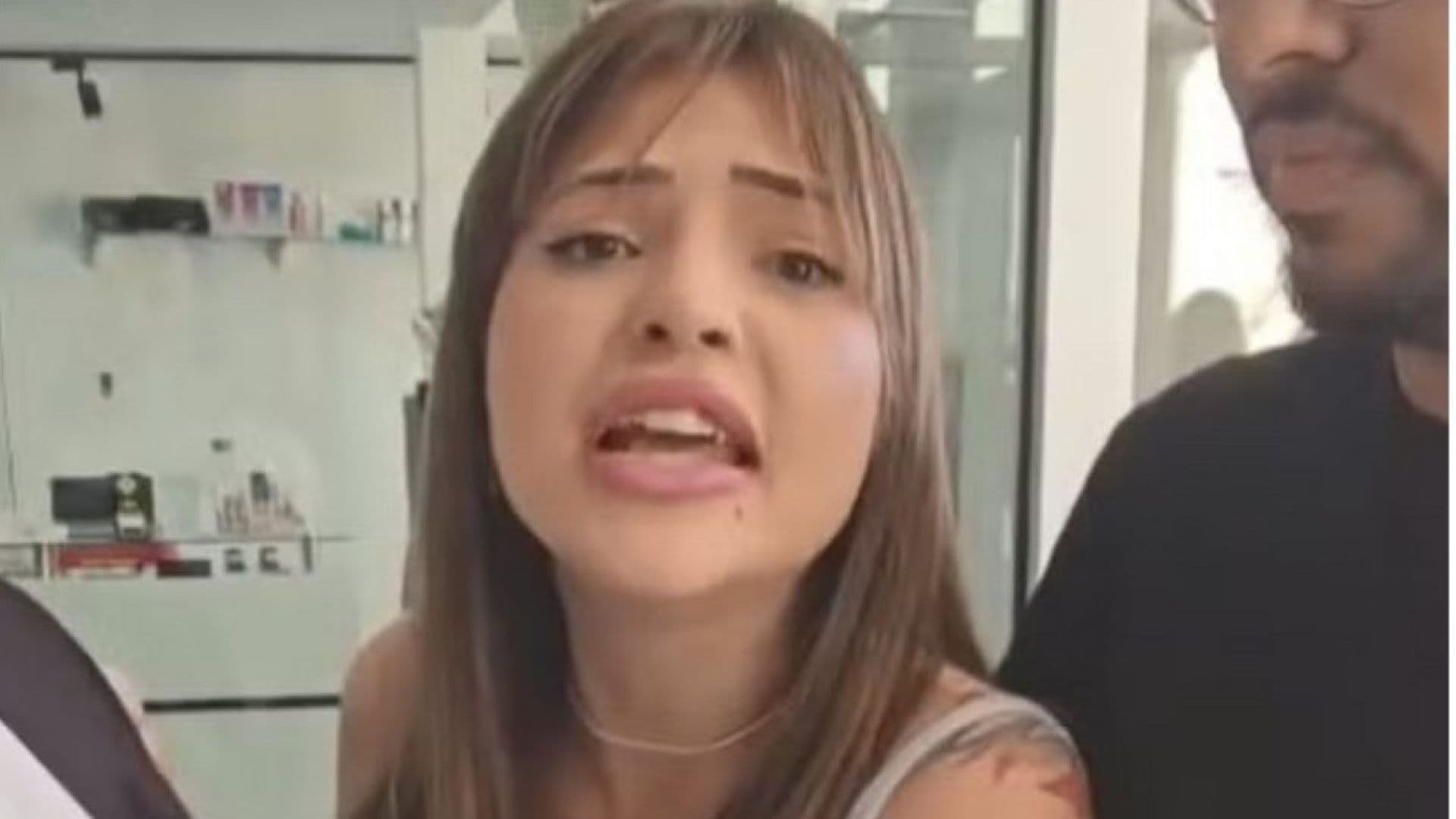 Advogado diz que mulher que esfaqu*ou cabeleireiro sofre transtorno psicótico