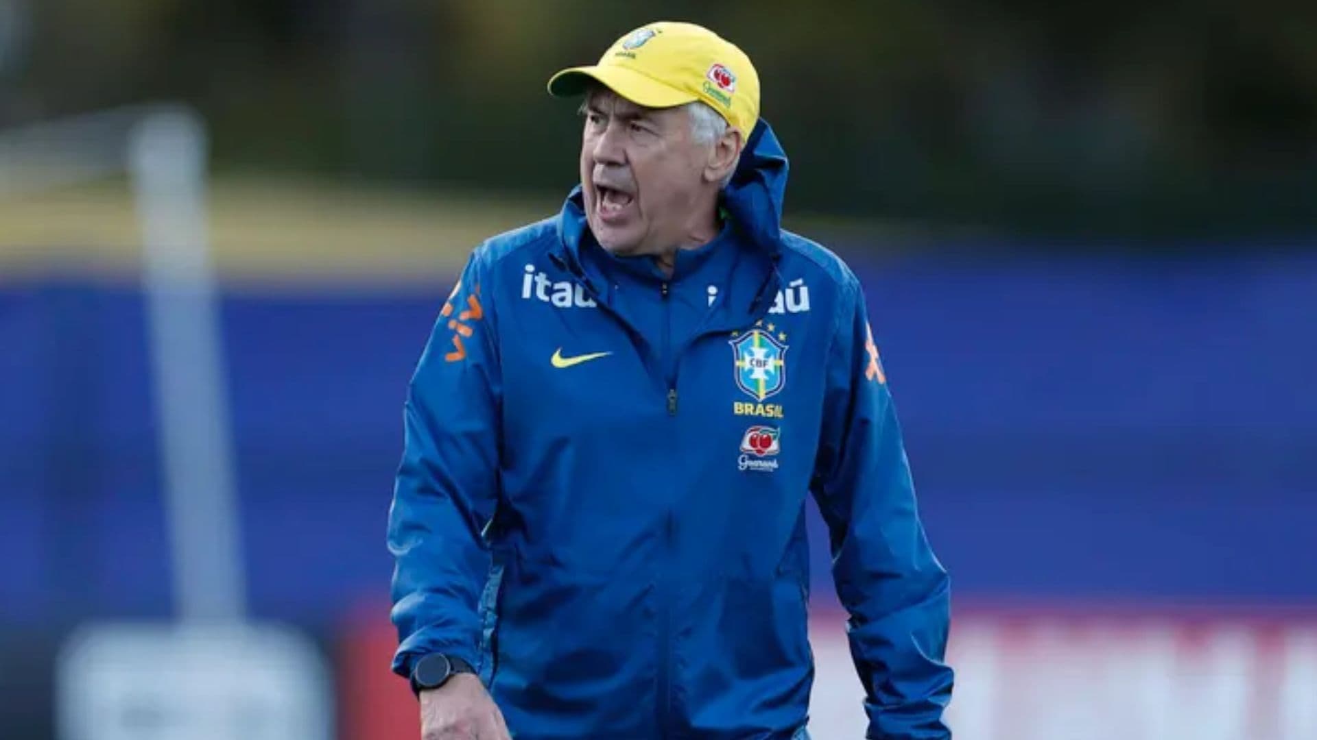 Jogadores da Seleção chegam à Granja Comary para iniciar preparação para a Copa
